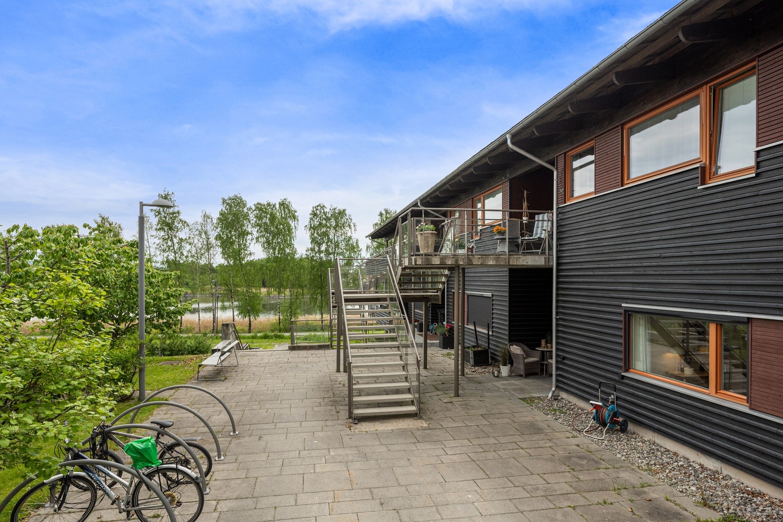 Leiligheten har eget inngangsparti, med trappefri adkomst. Galleribilde