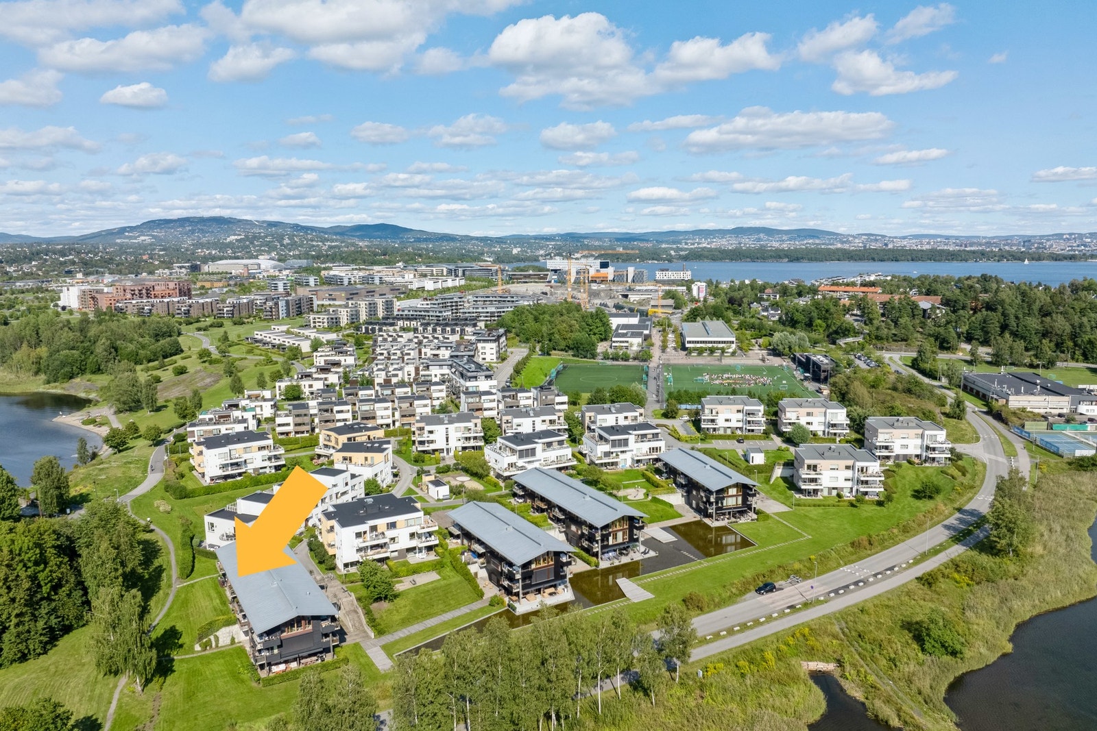 Det er verdt å merke seg at det er heis i eget bygg til garasjeanlegget Galleribilde