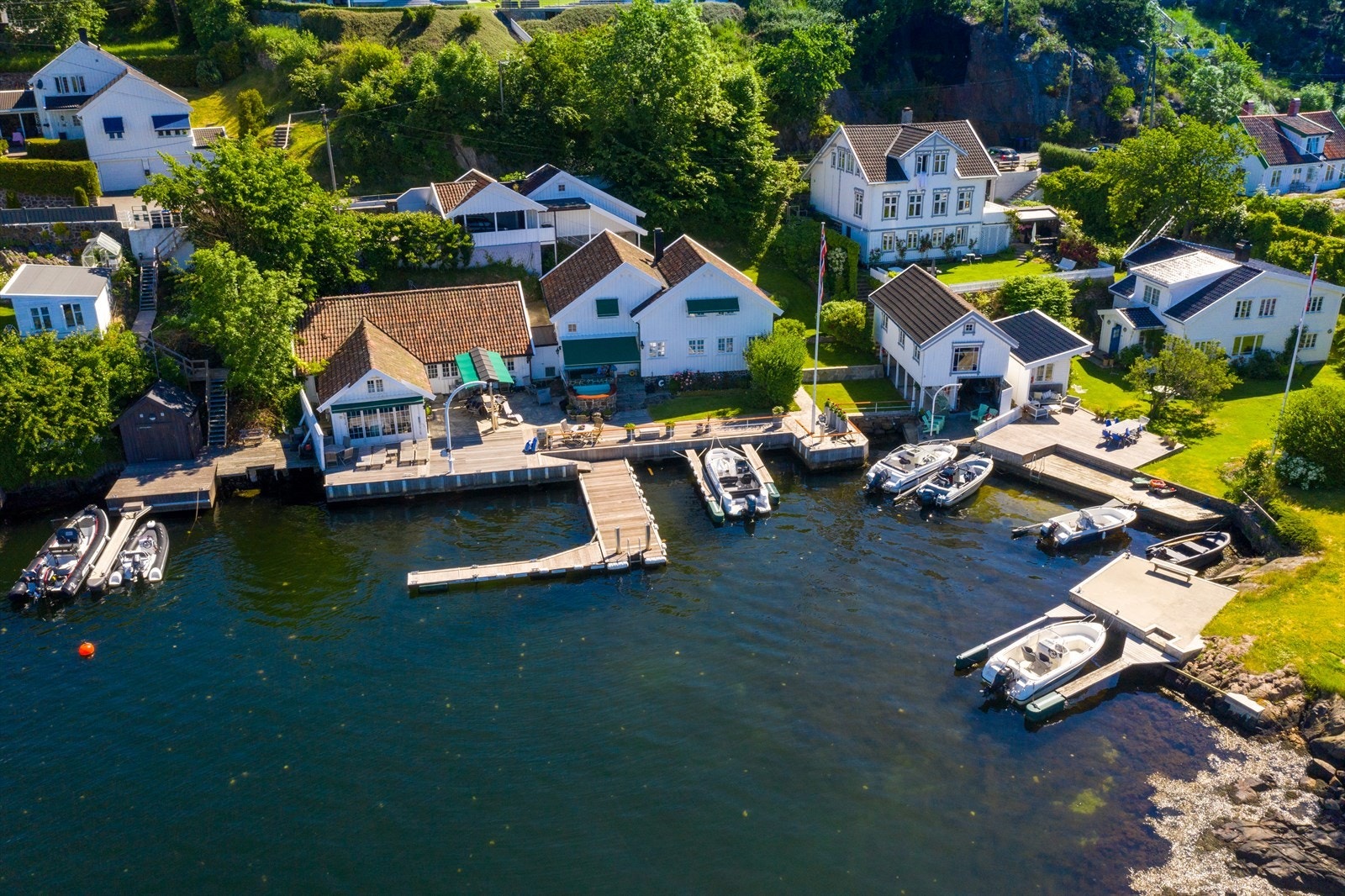 Området er barnevennlig med kort vei til barne- og ungdomsskole, idrettsanlegg og barnehage ved Roligheden. I umiddelbar nærhet er det også flere etablerte boligfelt som er populære blant småbarnsfamilier. Galleribilde