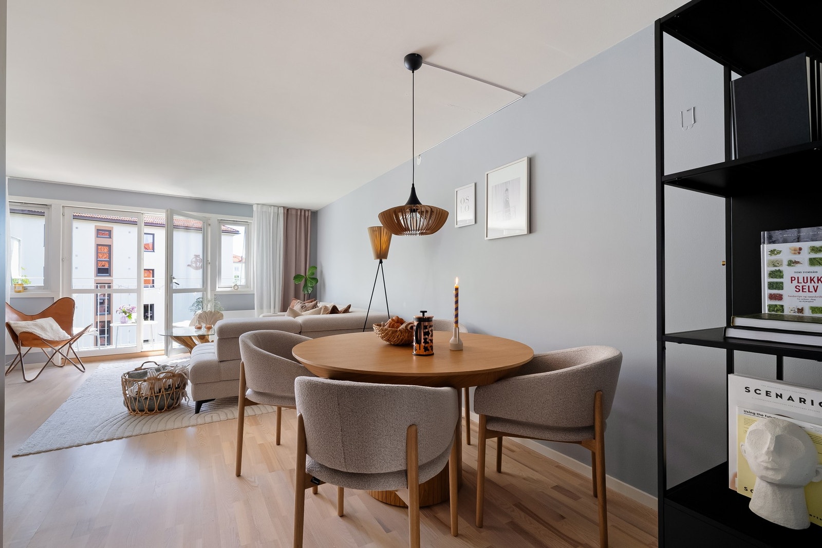 Her er det også plass til spisebord hvor du kan invitere venner og familie til hyggelige lag. Galleribilde