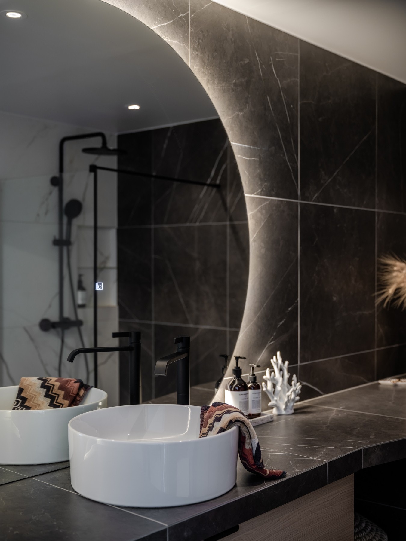 På badet er det også opplegg for vaskemaskin. Galleribilde