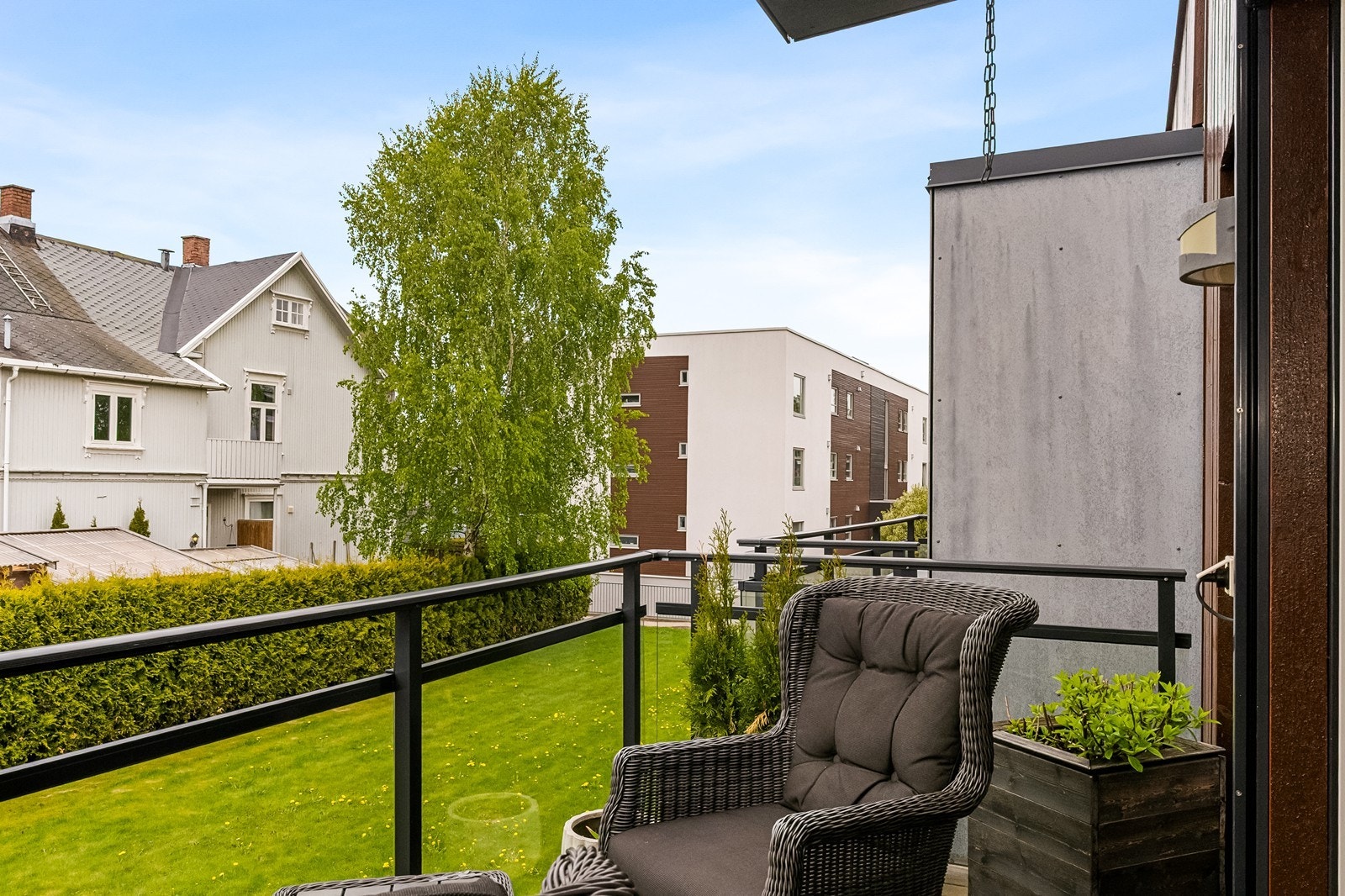 Fra stuen er det utgang til en vestvendt balkong med plass til utemøbler. Galleribilde