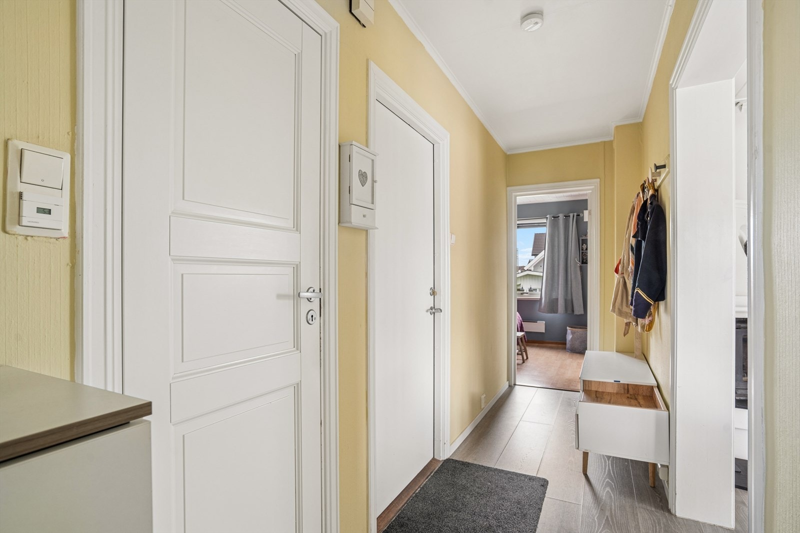 Gangen er avlang og har plass til entrémøblementer. Galleribilde