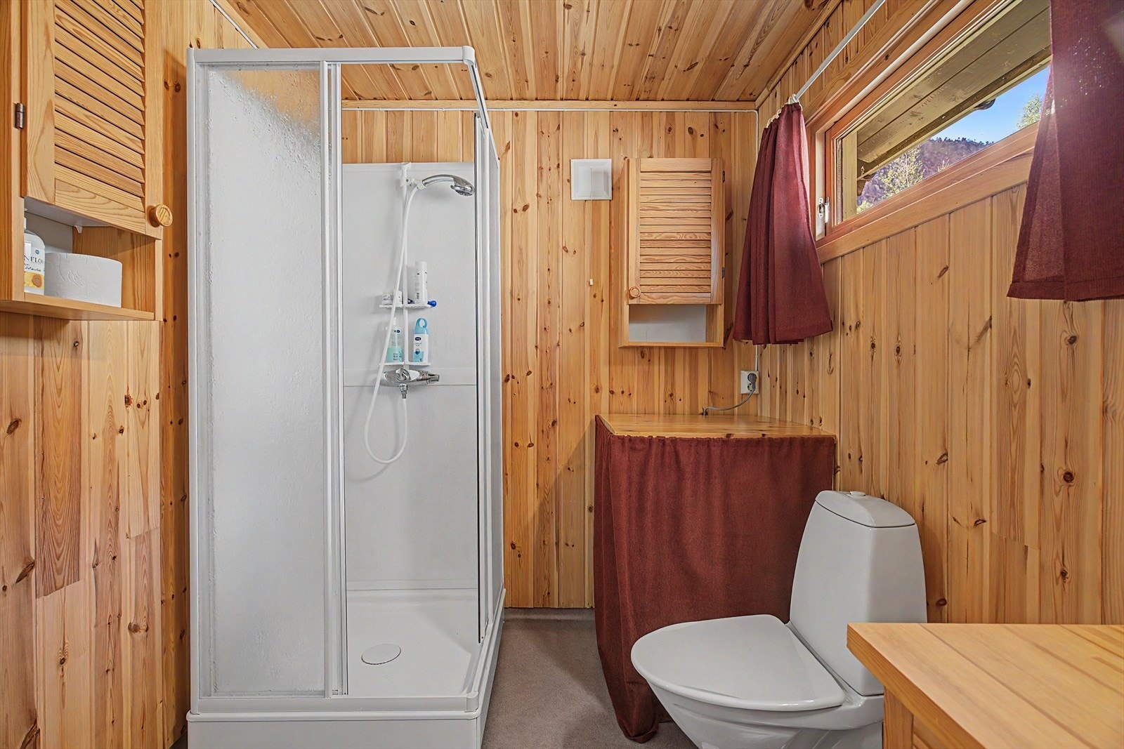 Det er klargjort for tilkobling av vaskemaskin på badet. Galleribilde