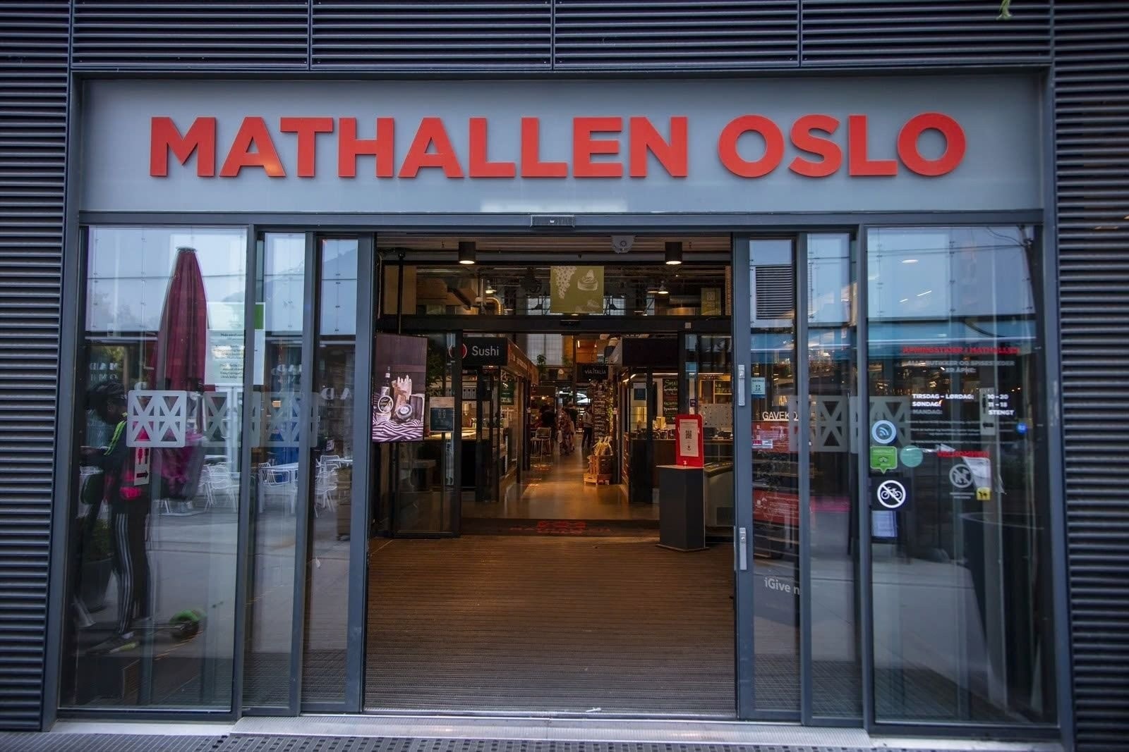 Vulkan mathall er nærmeste nabo. Galleribilde