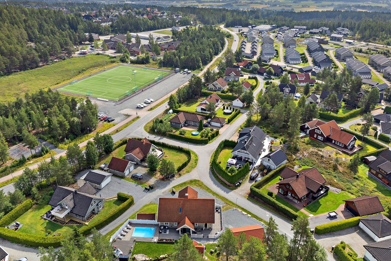 Beversvingen 55 har en svært god intern beliggenhet i et attraktivt boligfelt på Ormåsen. Galleribilde