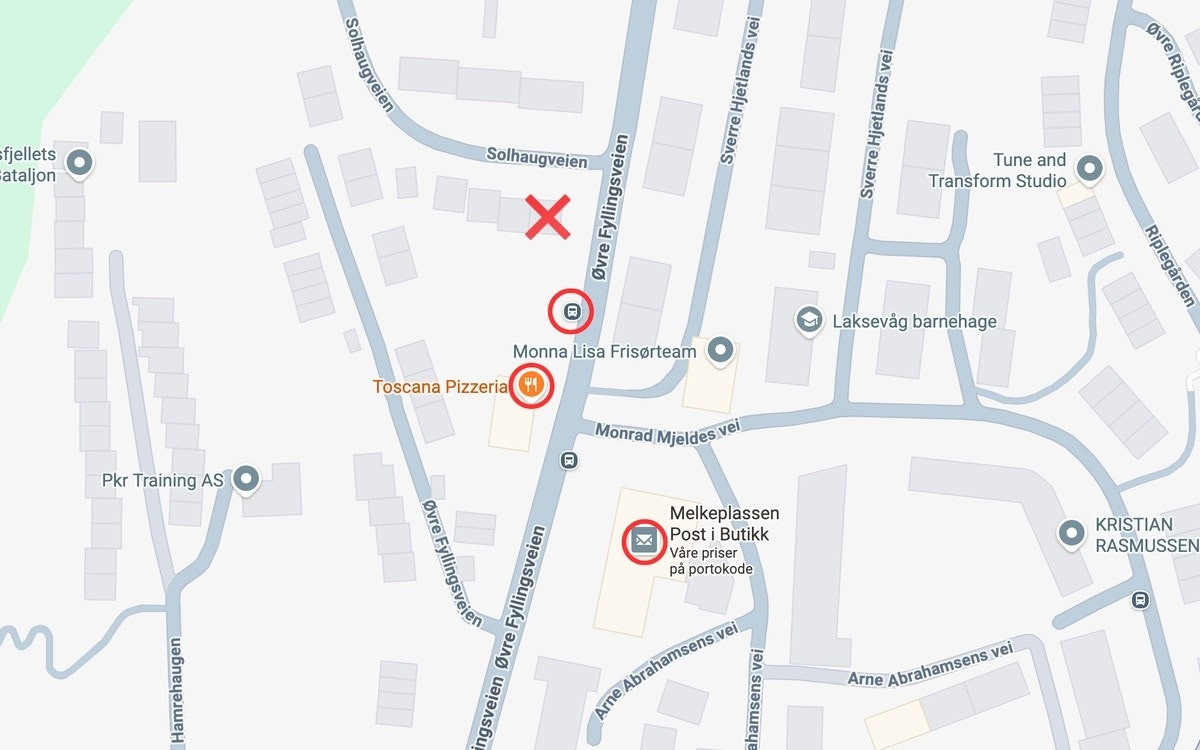 Dagligvare (Coop Prix) er 2 min unna og busstopp med hyppige avganger til sentrum er 1 min unna Galleribilde