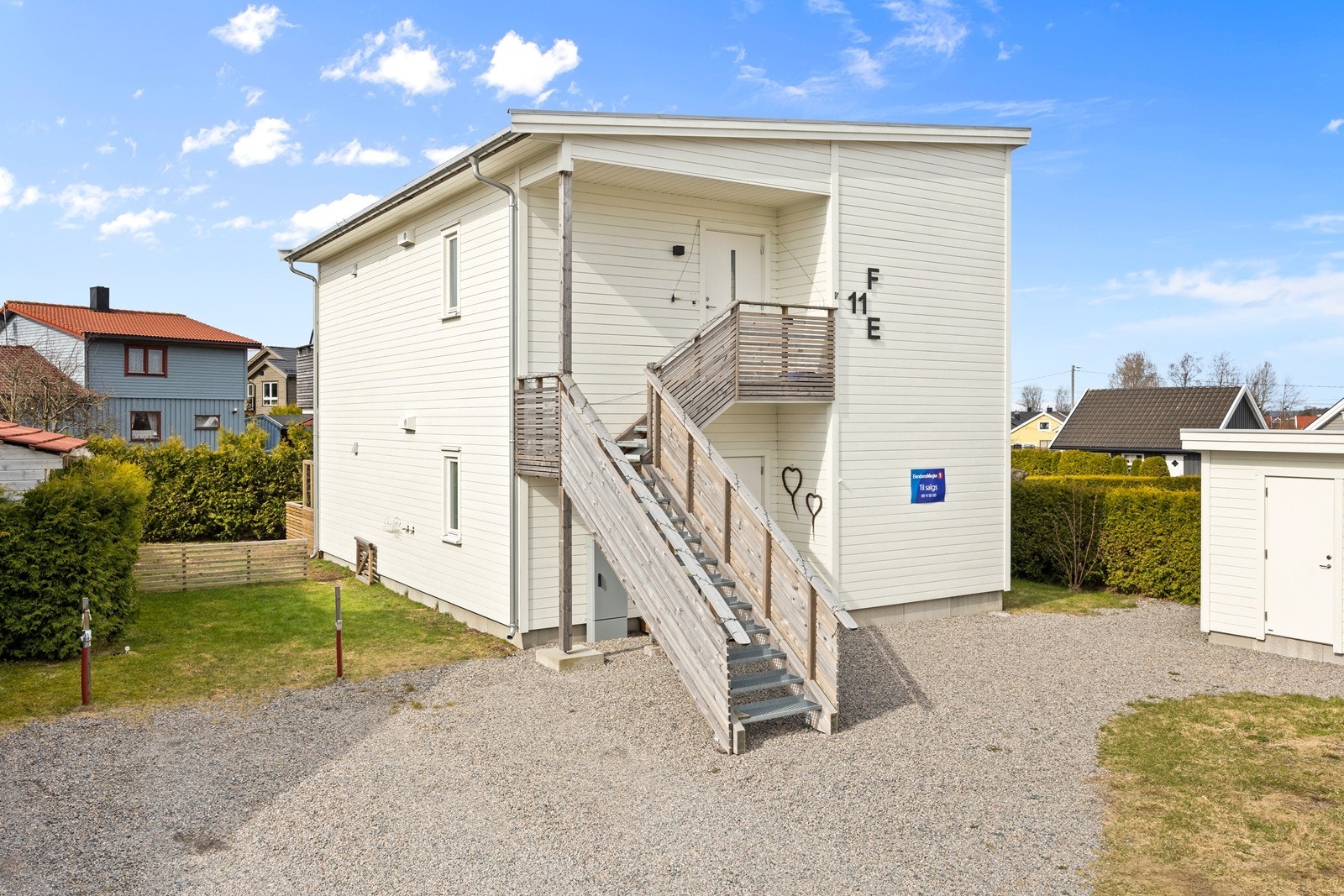 Leiligheten ligger i en horisontaldelt tomannsbolig. Galleribilde