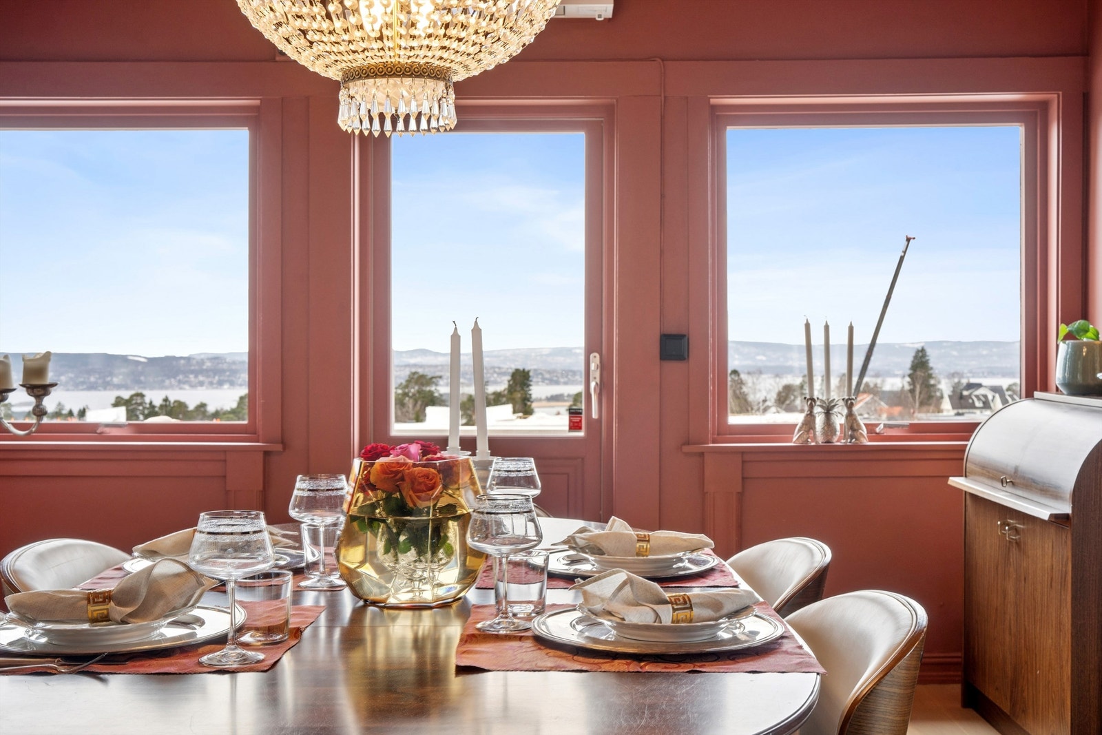 Spisestue med flott utsikt over Oslofjorden. Galleribilde