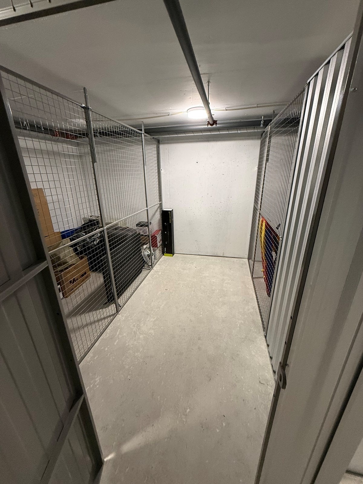 Bod på 5m2 i lukket område i kjeller medfølger Galleribilde