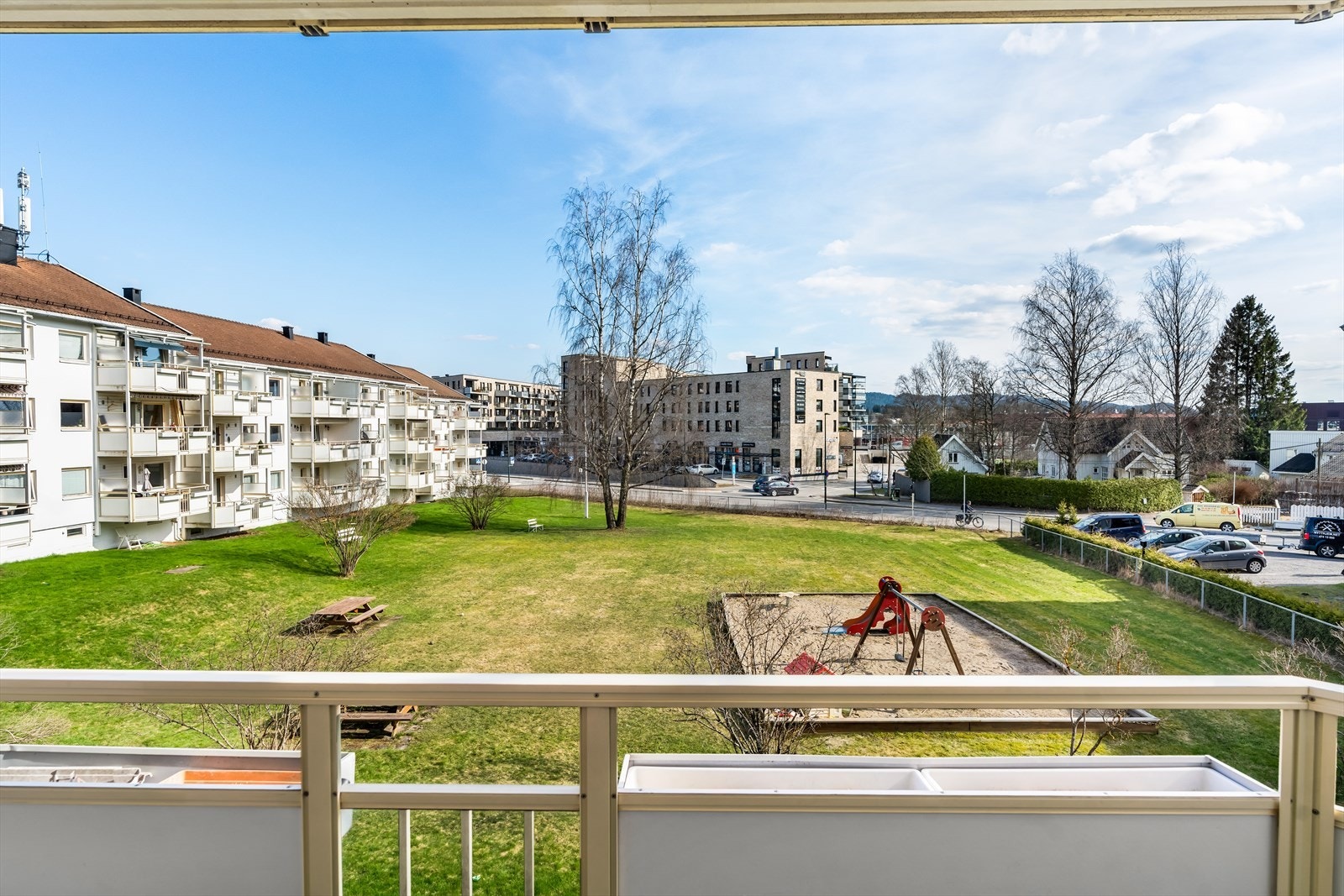Kort vei til Fjellhamar torg med ulike fasiliteter. Galleribilde