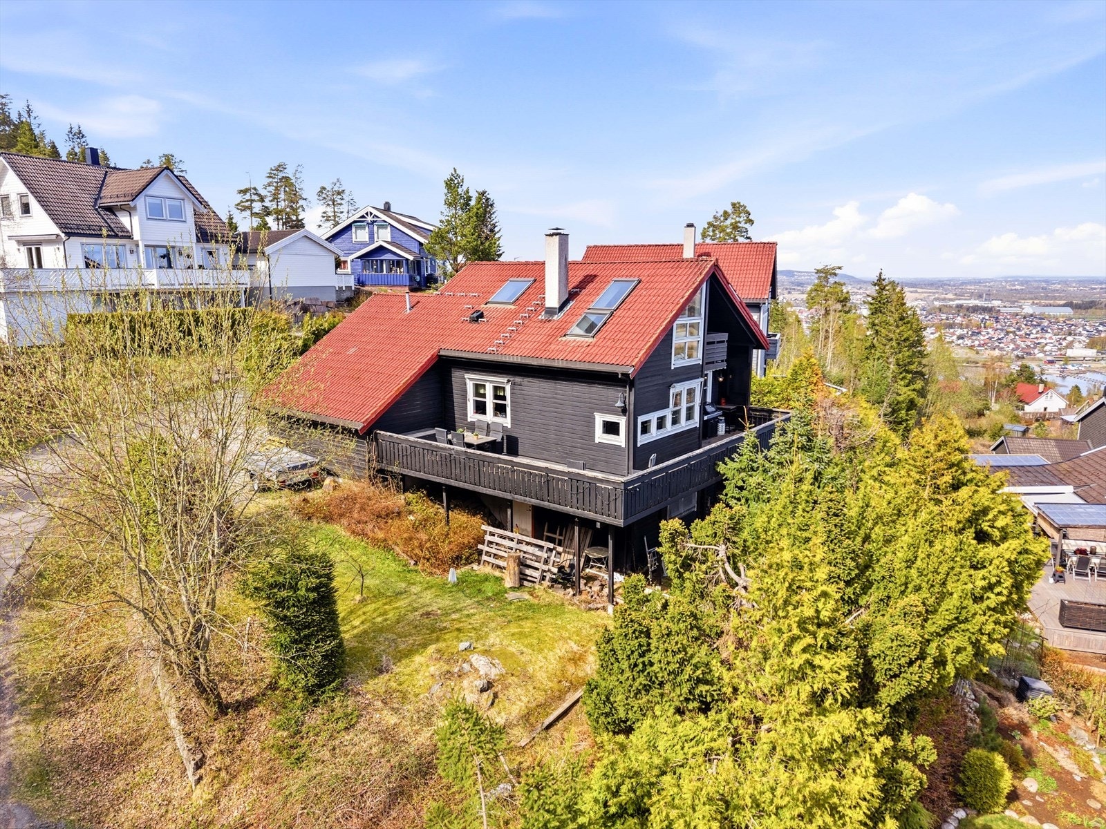 Hagen byr på gode muligheter for deg som er interressert i hagearbeid. Galleribilde