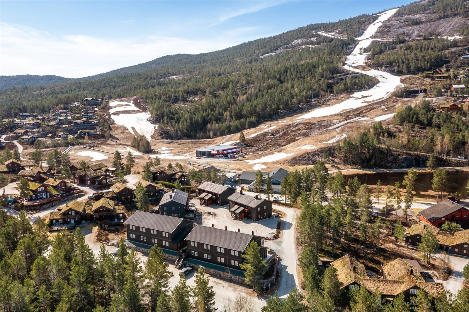 Vrådal Panorama Skisenter har åtte heiser, inkludert åtteseters stolheis, og varierte nedfarter for alle nivåer. Galleribilde