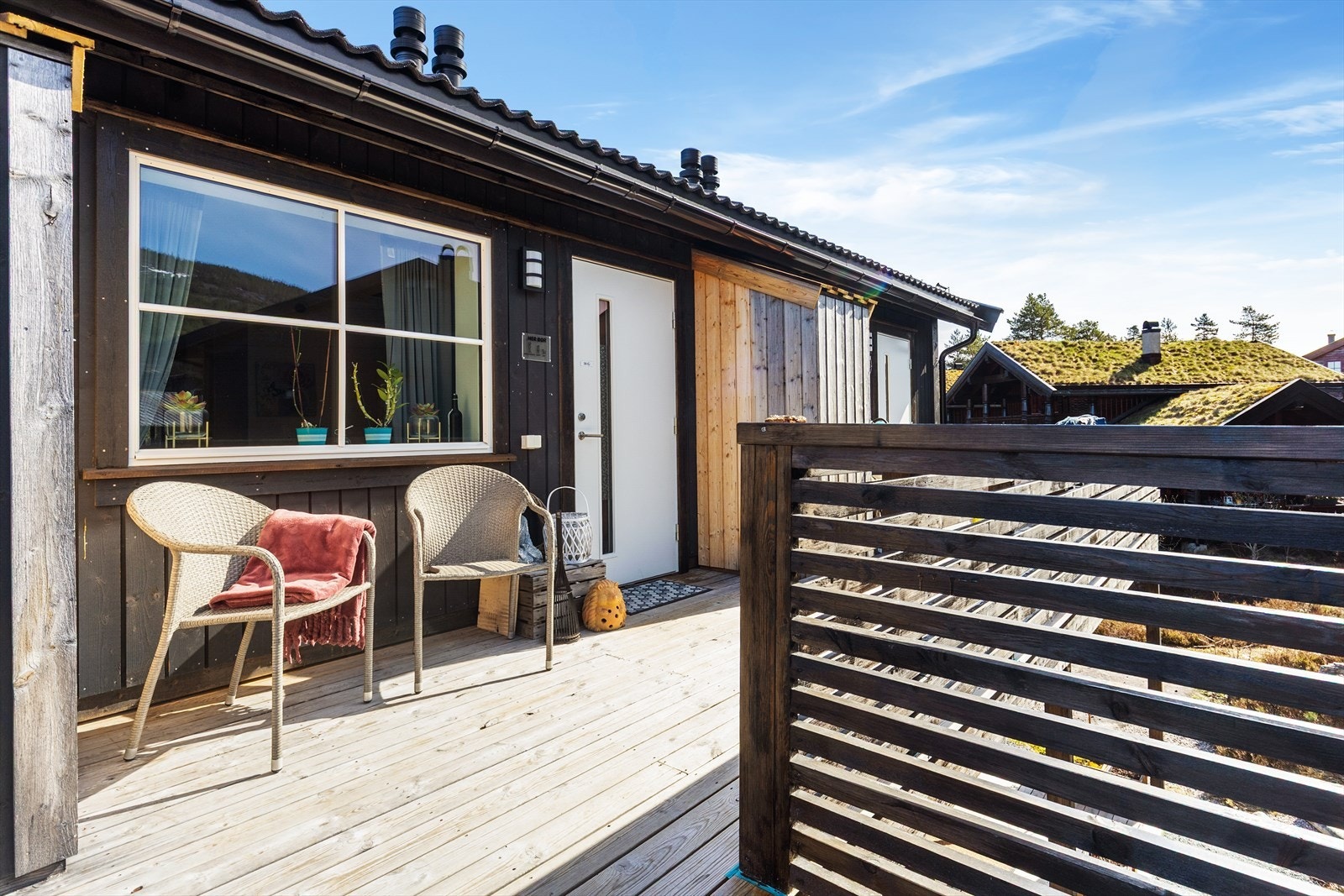 Hyggelig uteplass ved inngangen hvor man kan nyte omgivelsene. Galleribilde