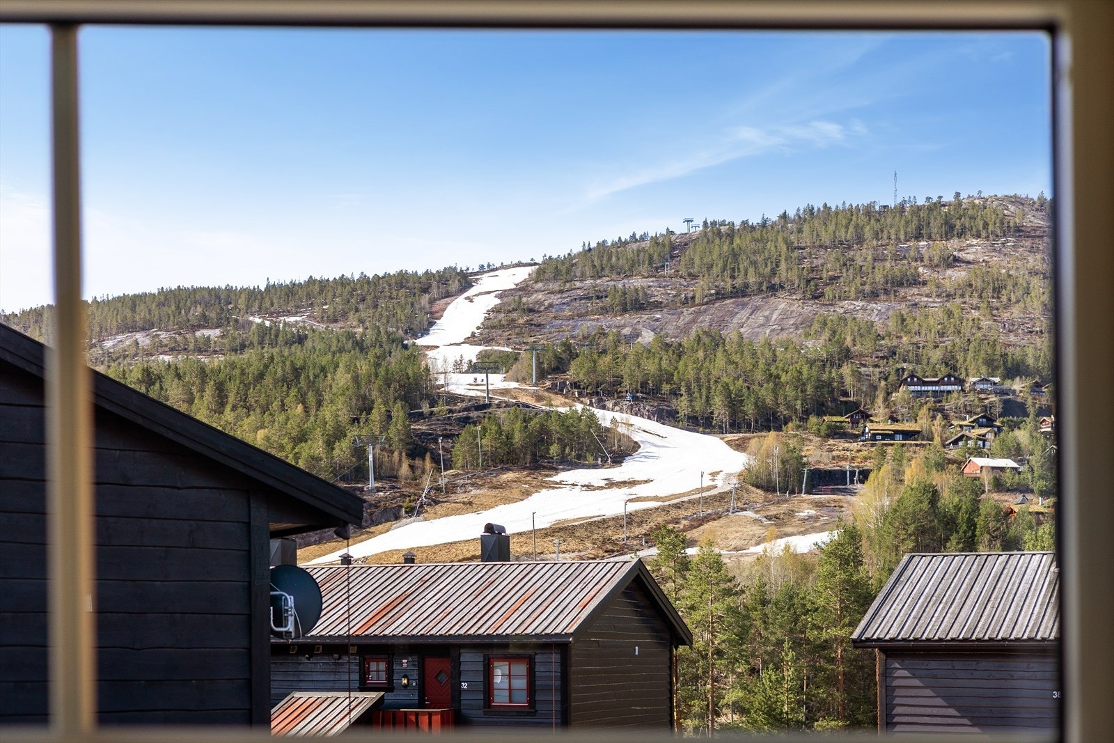 Her har du umiddelbar nærhet til Vrådal Panorama Skisenter, kun 100 meter fra nærmeste alpinbakke. Galleribilde