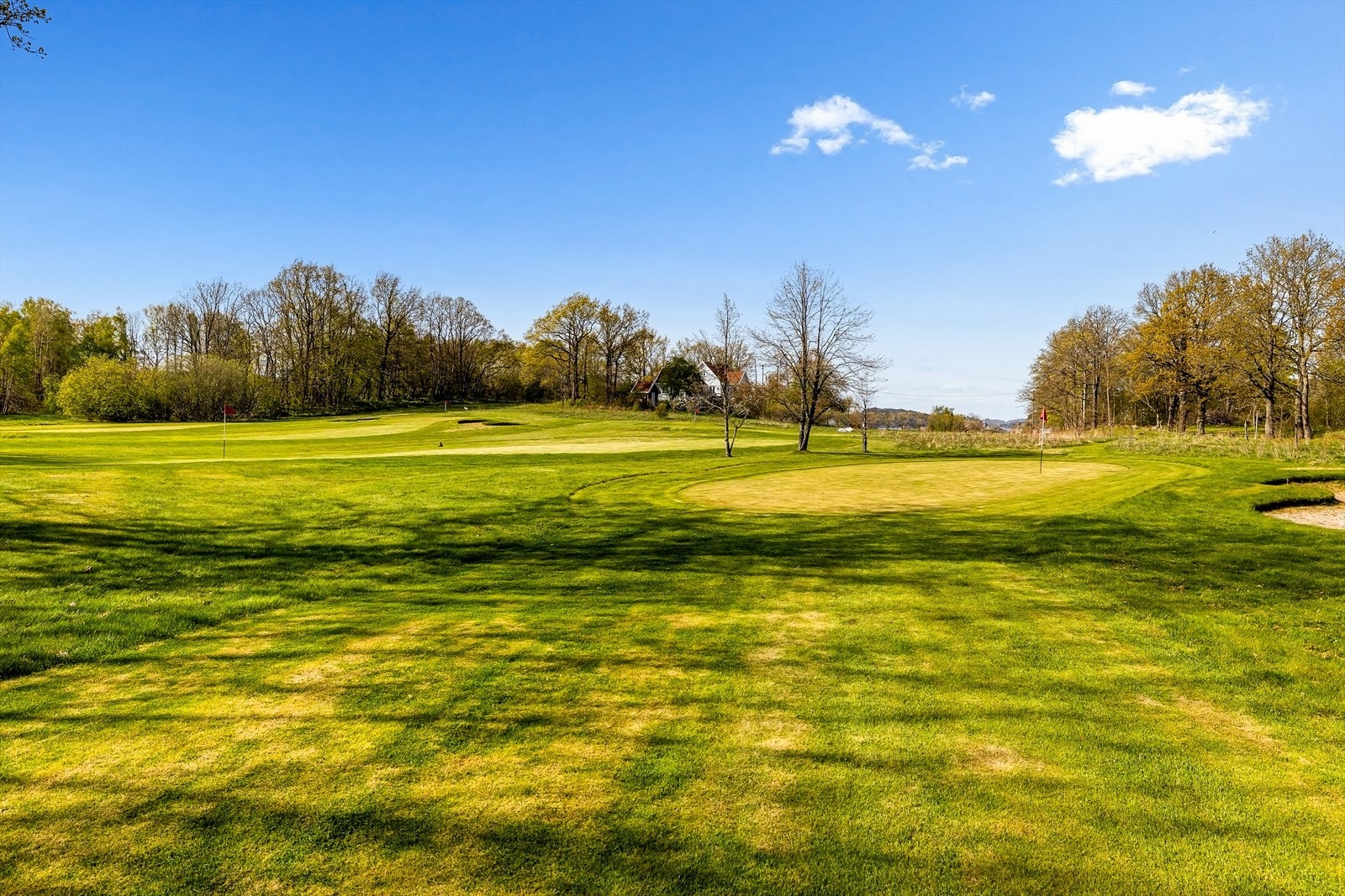 Veierland Golfklubb ligger rett utenfor døren. Galleribilde