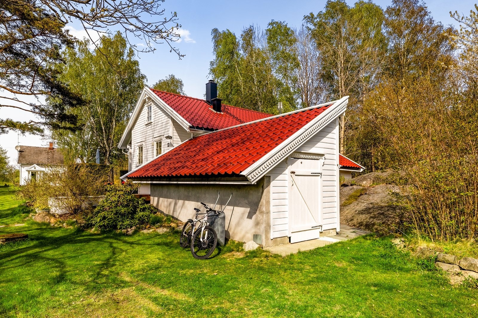 Tilknyttet bod med utvendig tilgang, oppført som tilbygg rundt 2009. Galleribilde