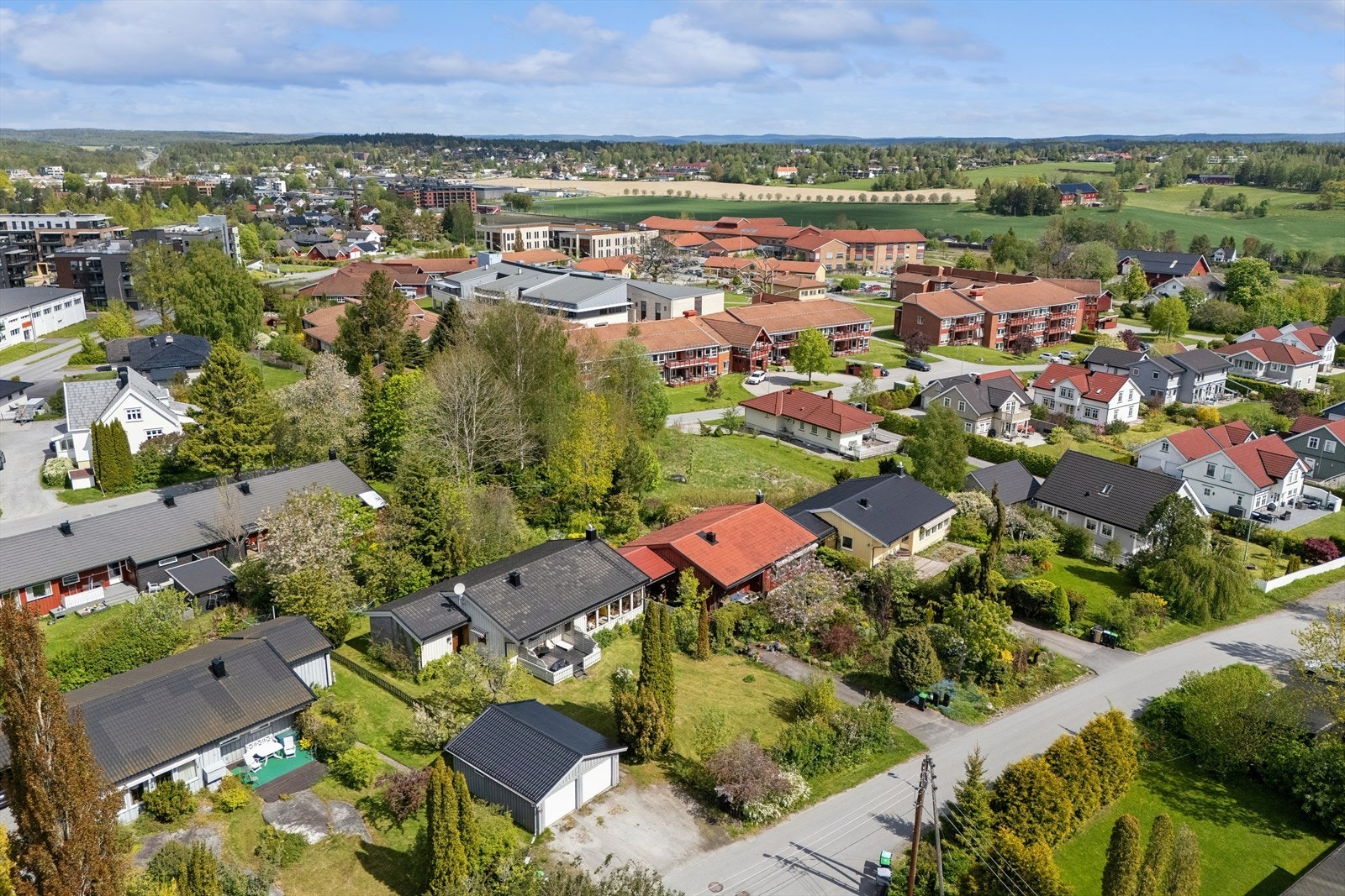 Fra eiendommen er det kort vei til turområder som Søndre Moer friområde, kun 3 minutter unna. Galleribilde