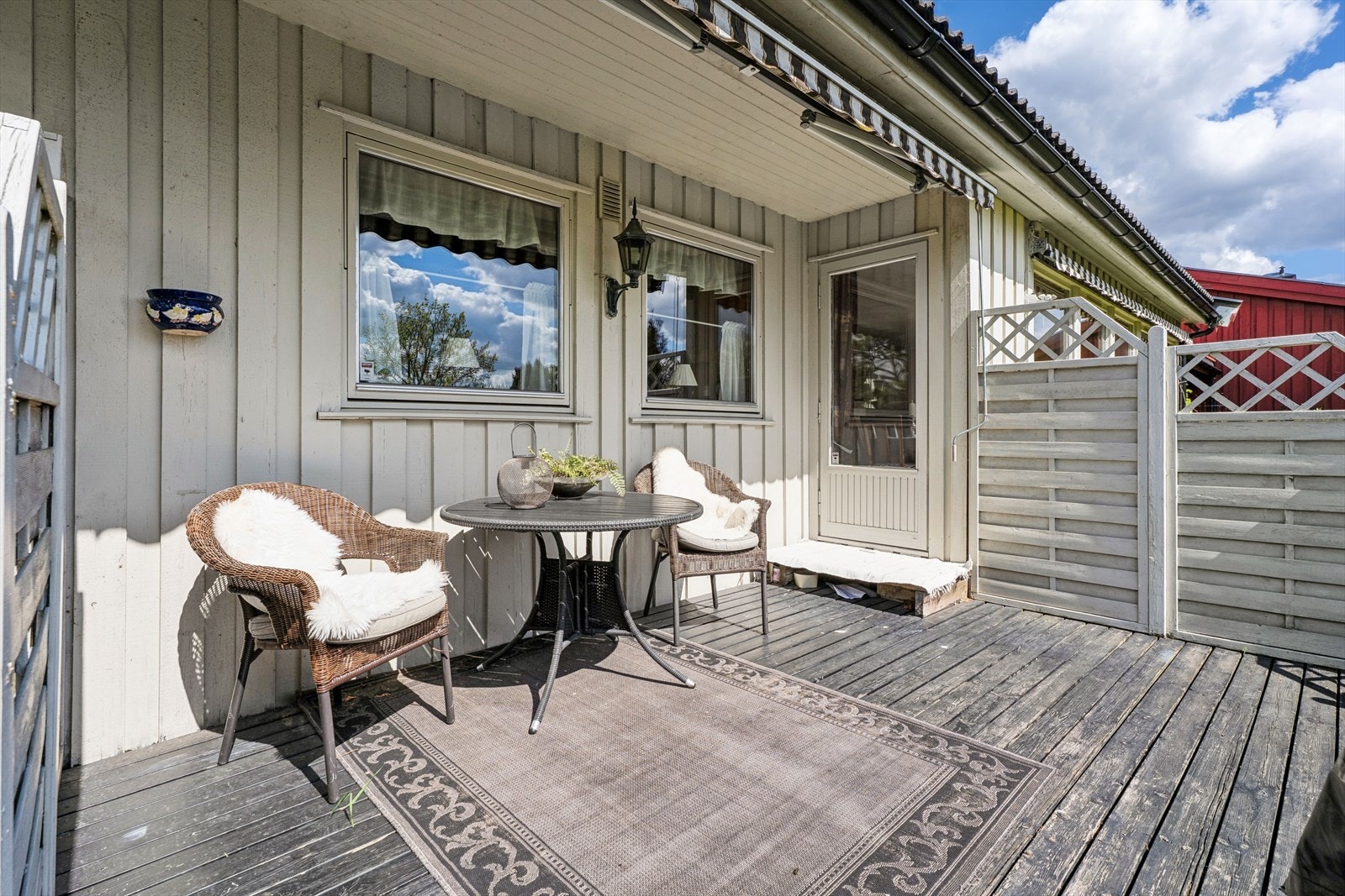 Fra vaskerommet er det utgang til en platting (ikke godkjent) på ca. 6,5 m². Galleribilde