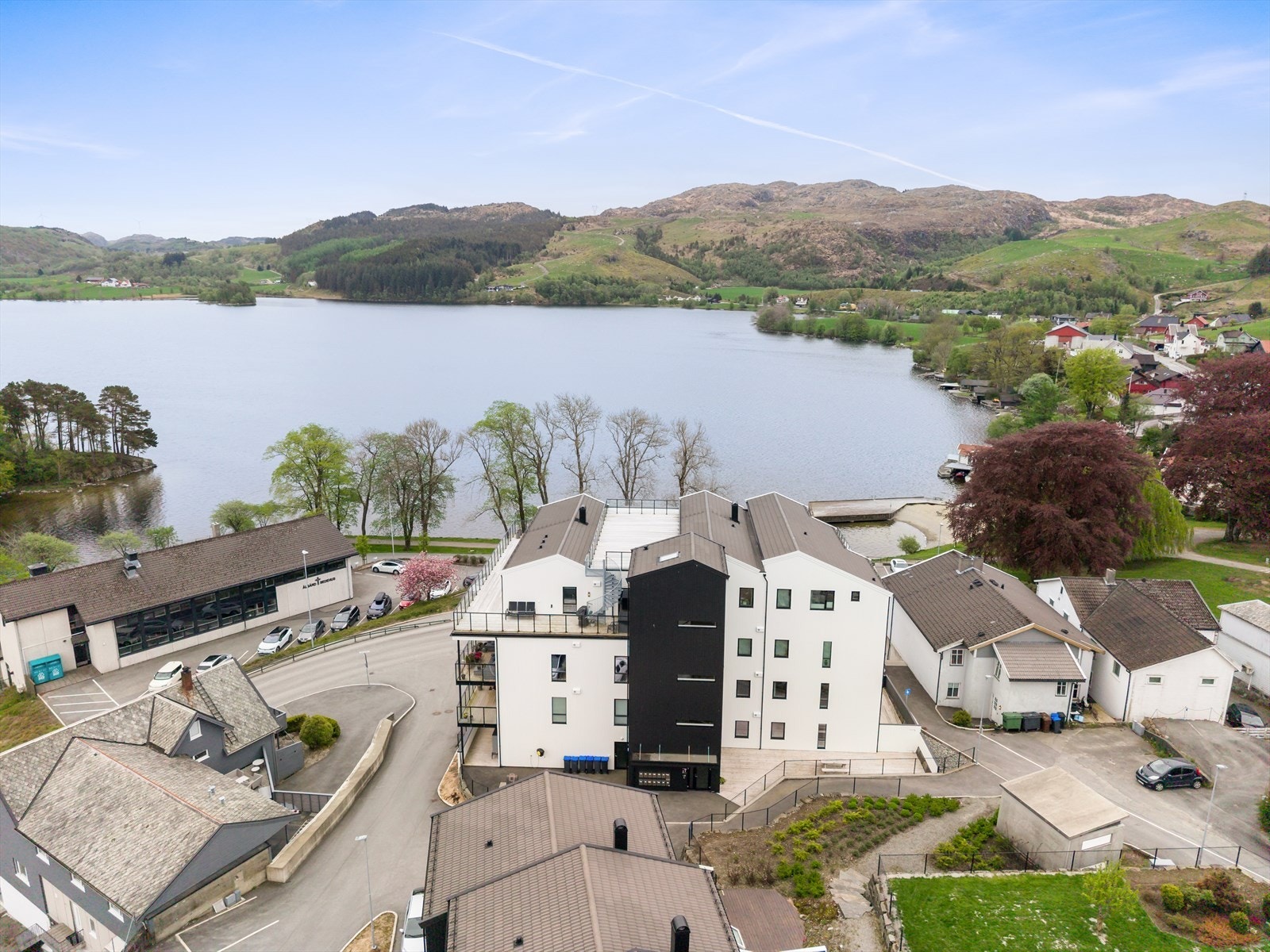 Bussholdeplass ved Ålgård kulturhus ligger kun et par minutters gange unna. Galleribilde