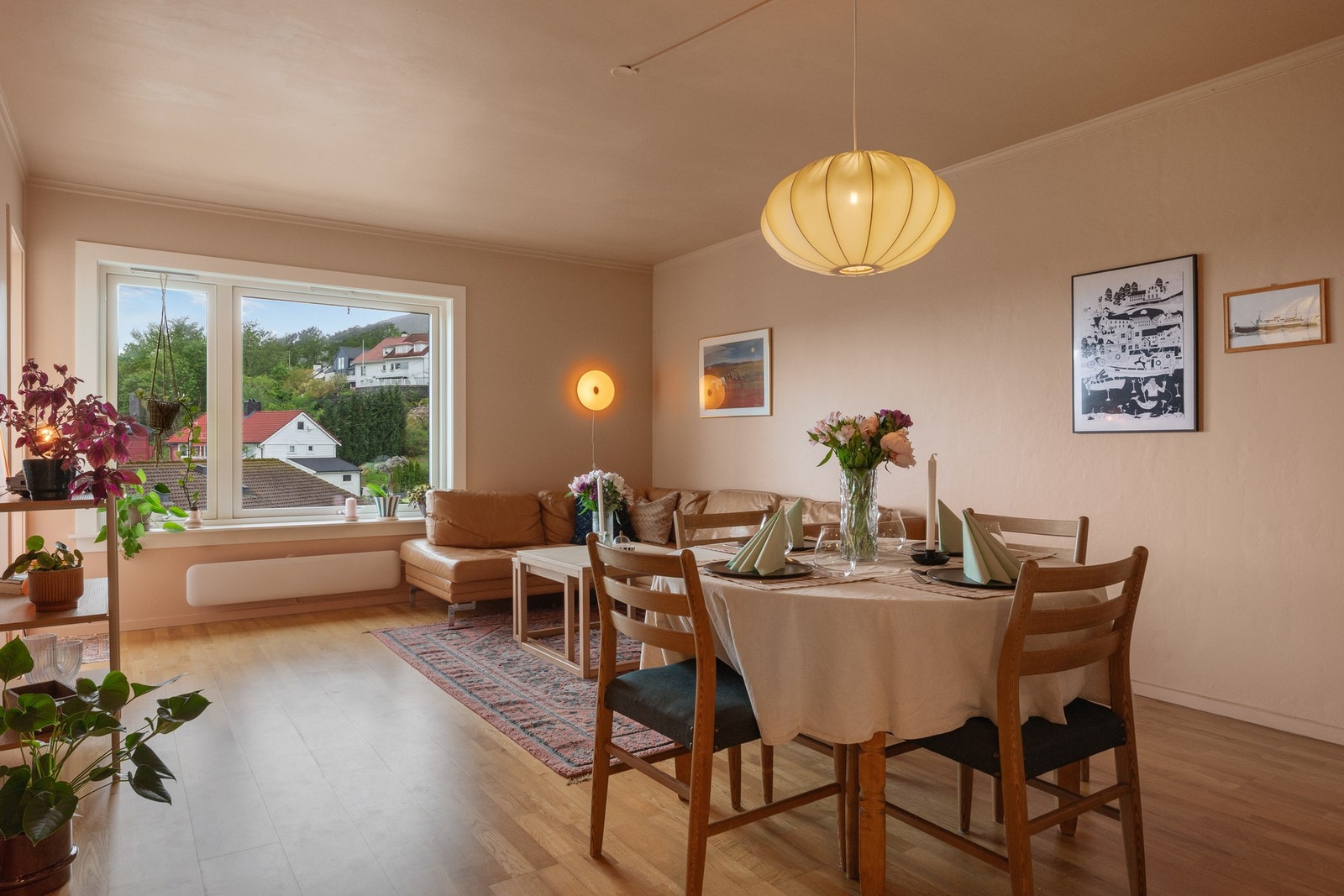 Velkommen til Birkeveien 45A, presentert av Mona Larsen i Privatmegleren syd. Galleribilde
