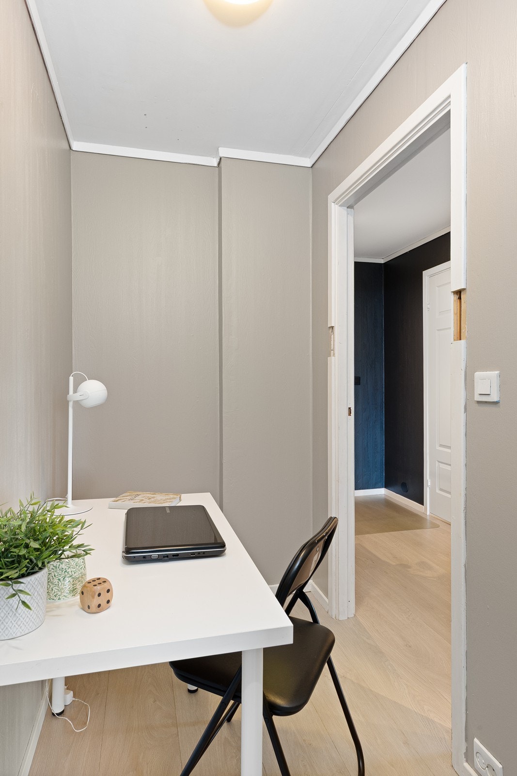 Leilighetens innvendige bod gir fleksible bruksmuligheter, for eksempel som en liten kontorplass. Galleribilde