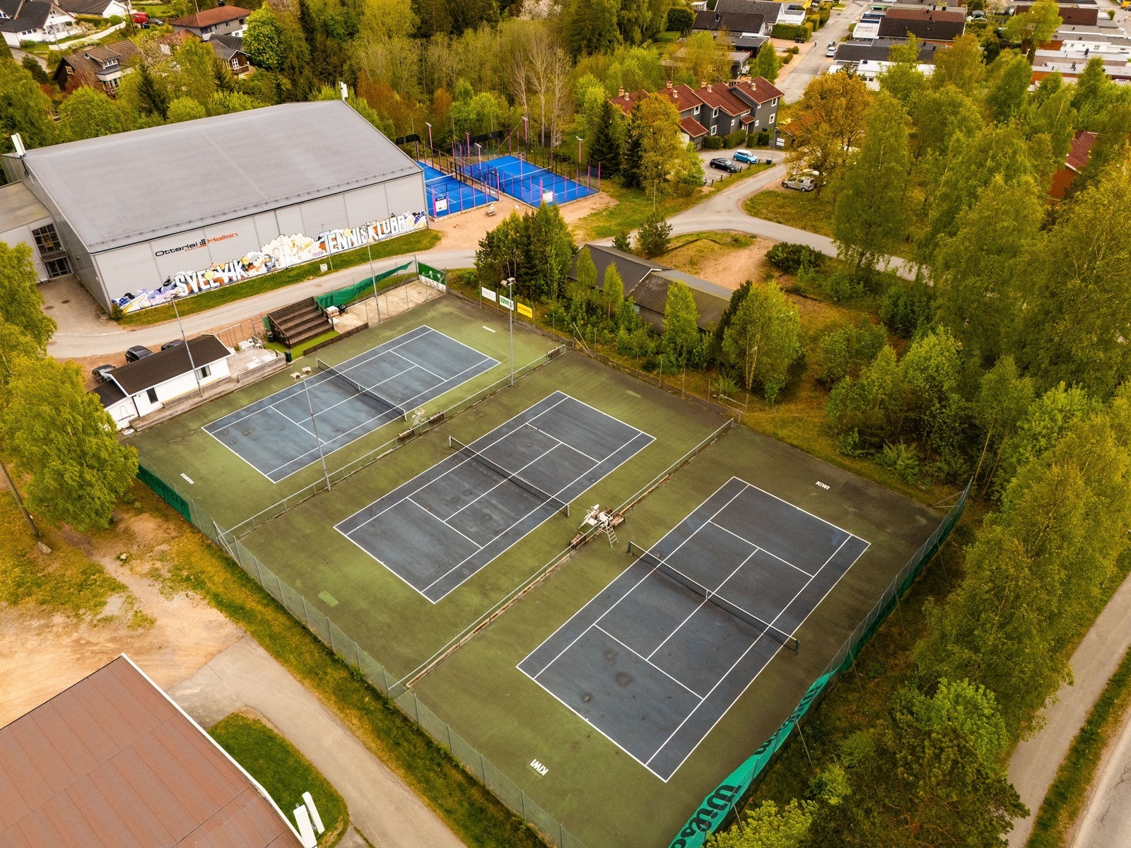 I umiddelbar nærhet finner du sportsfasiliteter som tennisbaner og aktivitetshall . Galleribilde