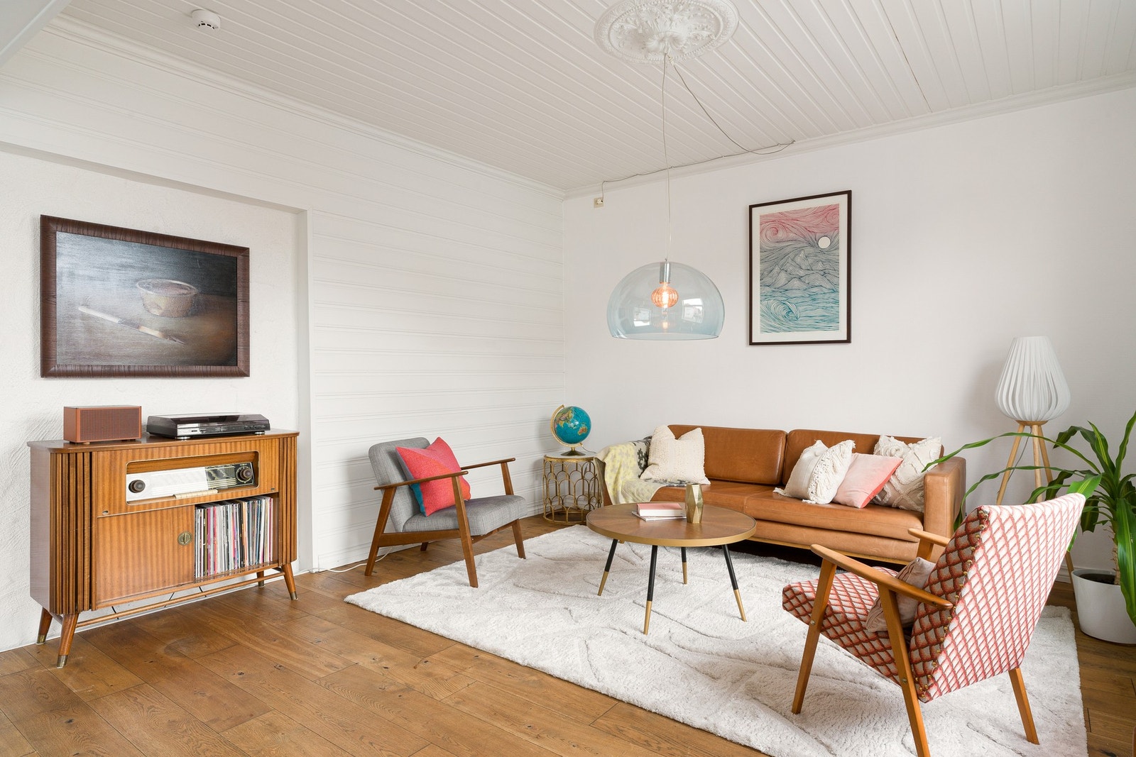 I stuen er det installert varmepumpe som sørger for effektiv oppvarming og god komfort gjennom året. Galleribilde