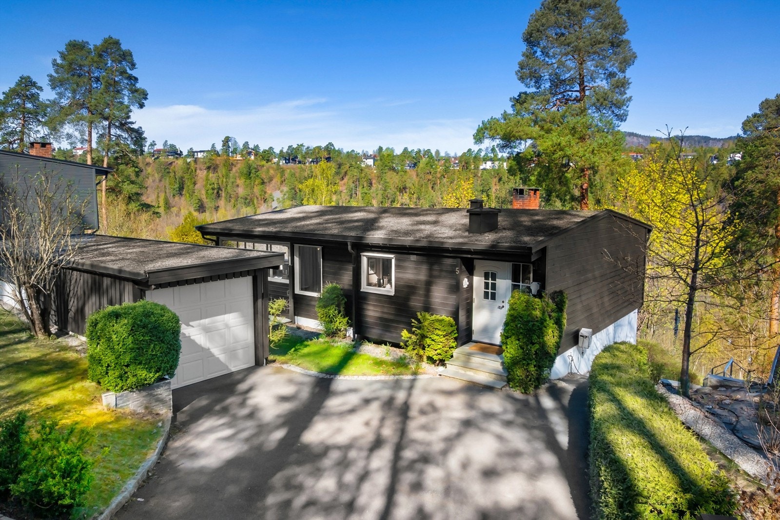 Velkommen til denne koselige eneboligen på idylliske Blommenholm.
Foto: Zovenfra AS Galleribilde