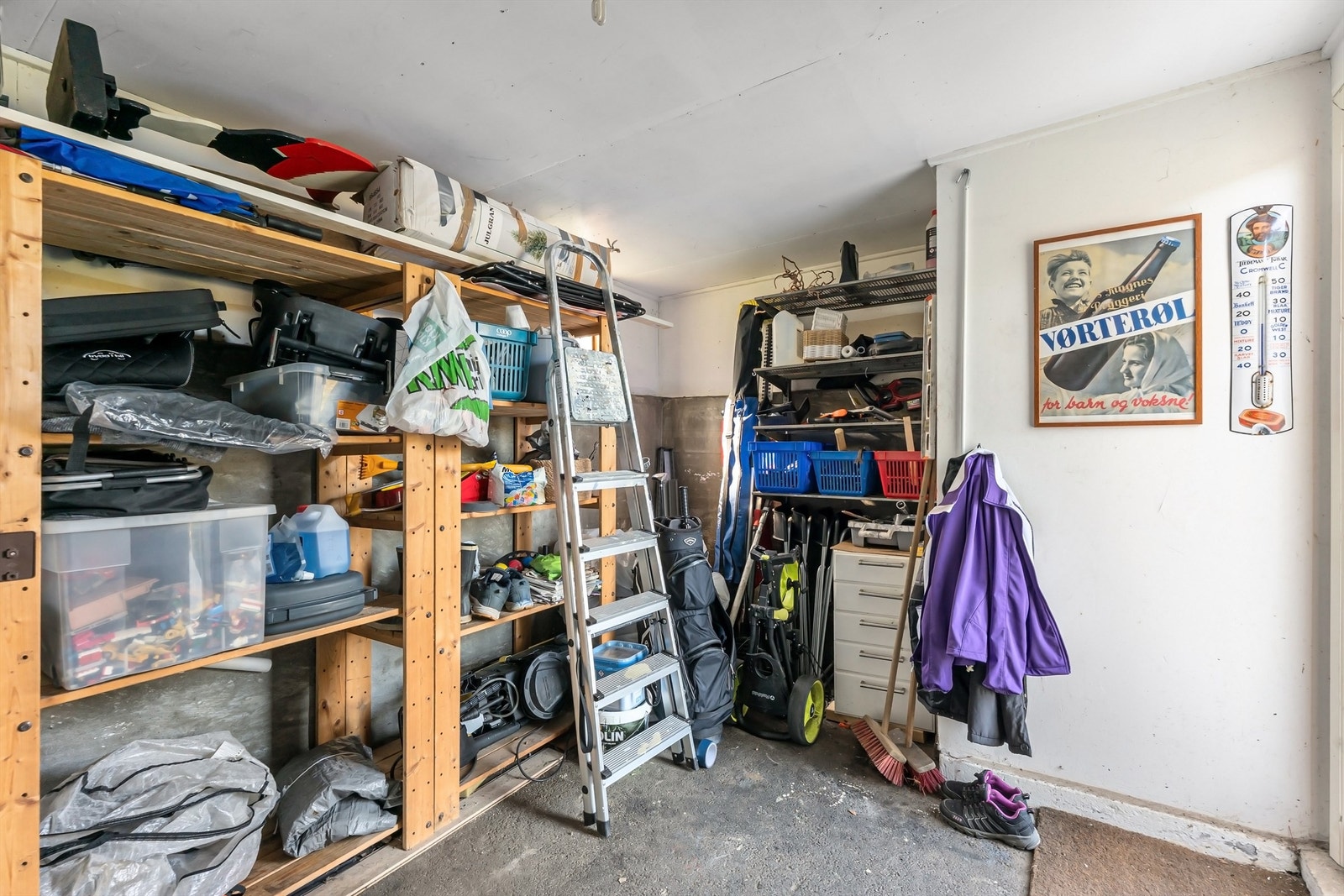I tillegg til bod i underetasjen, er det to boder på 10 m² og 1 m² i tilknytning til garasjen. Galleribilde
