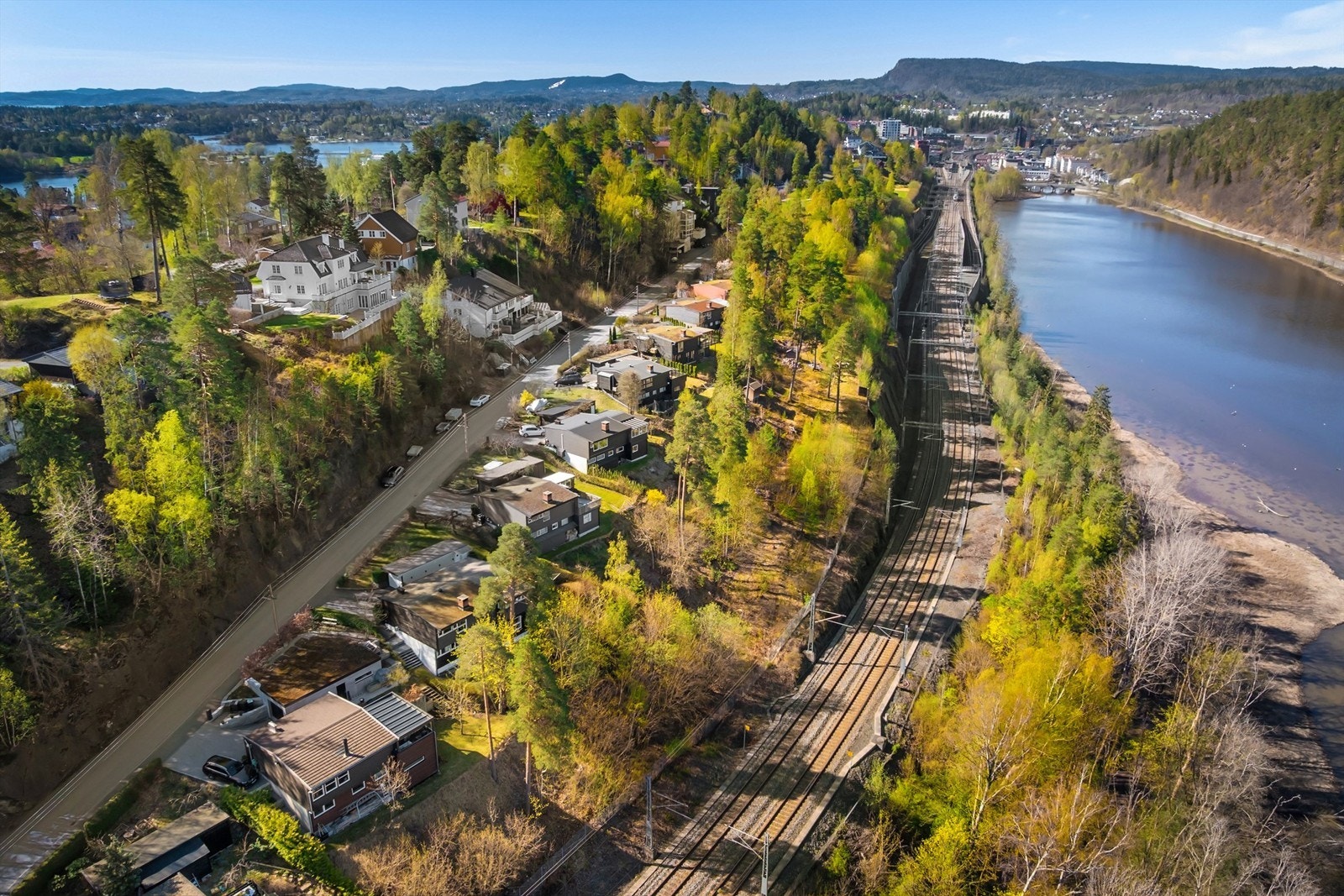 Beliggenheten gir nærhet til både Sandvika sentrum og flotte turområder. Galleribilde
