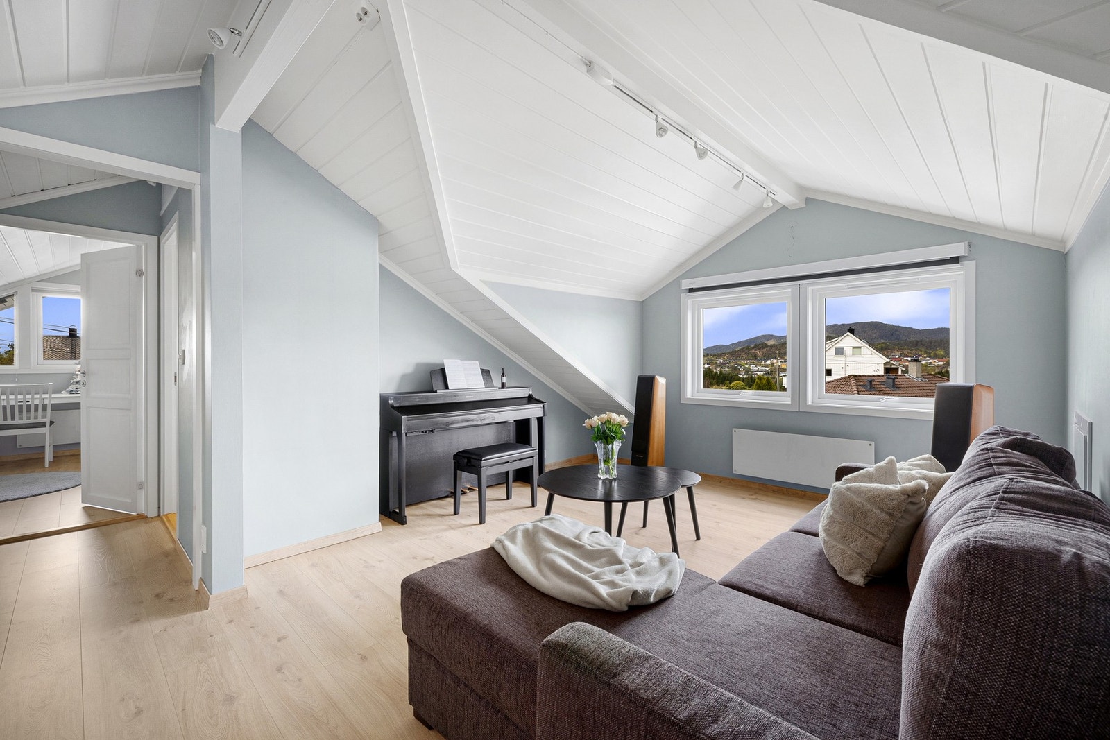 Loftsetasjen består av loftstue, tre soverom og bad. Galleribilde