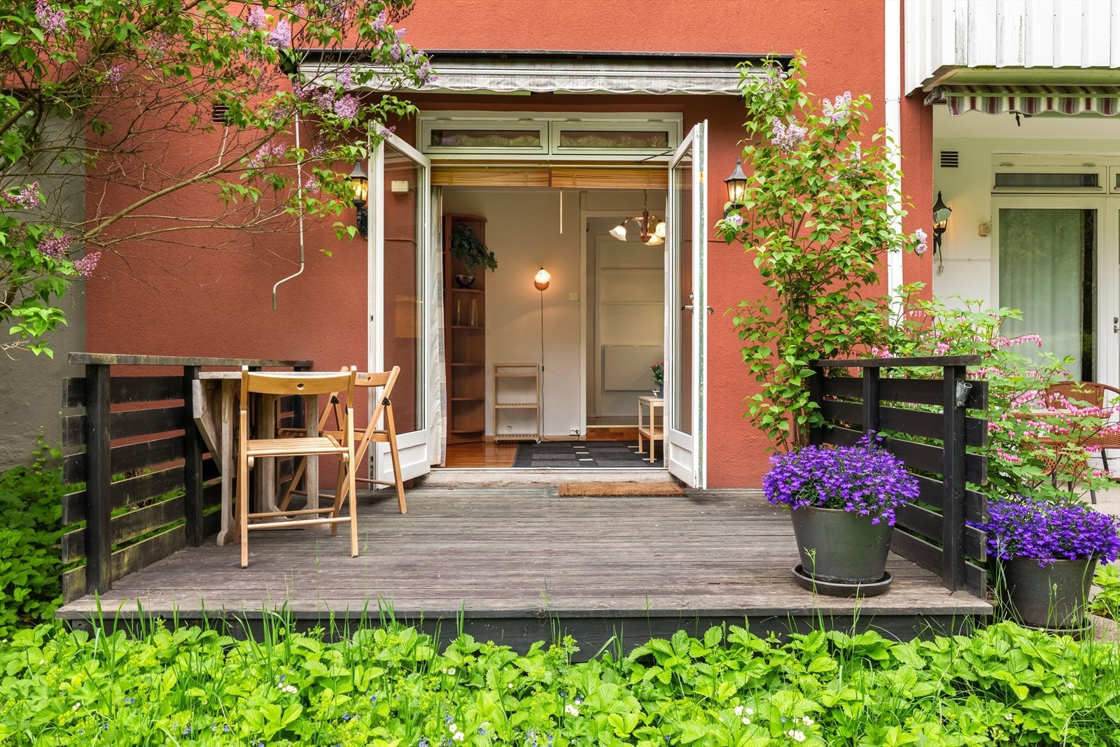 Her bor du med umiddelbar nærhet til skog og mark. Galleribilde