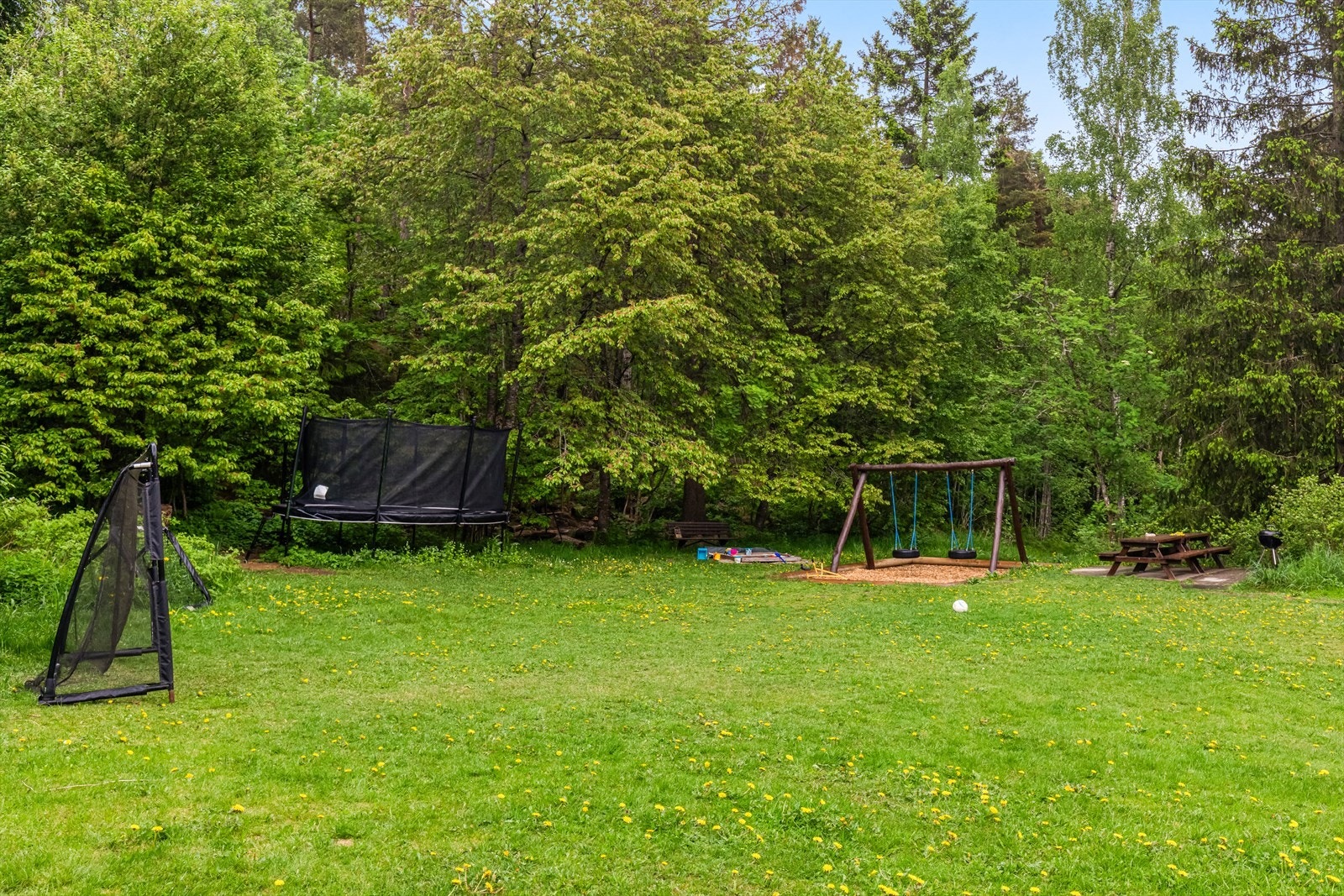 Fellesarealene inkluderer en trampoline til glede for store og små. Galleribilde