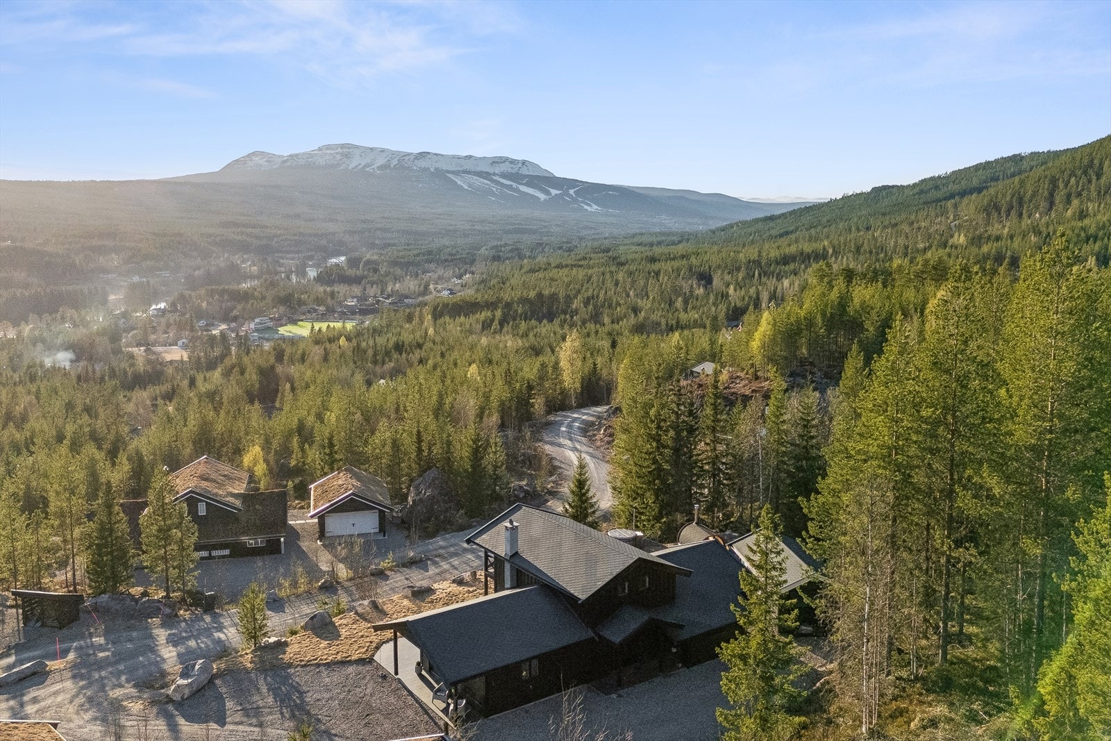 Eiendommen ligger i et etablert hytteområde. Galleribilde