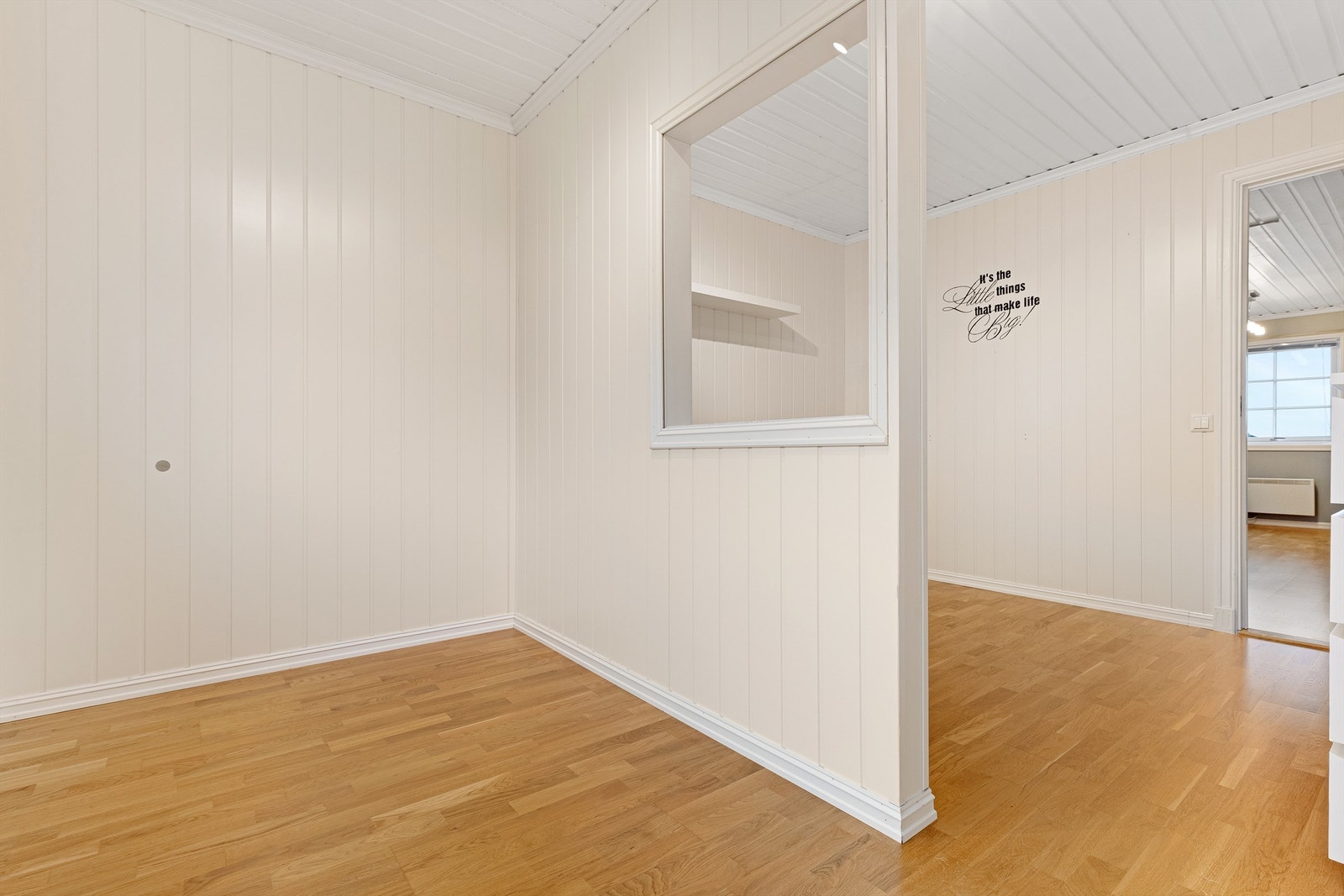 Denne løsningen gir rommet flere bruksmuligheter, som for eksempel kontor og gjesterom. Galleribilde