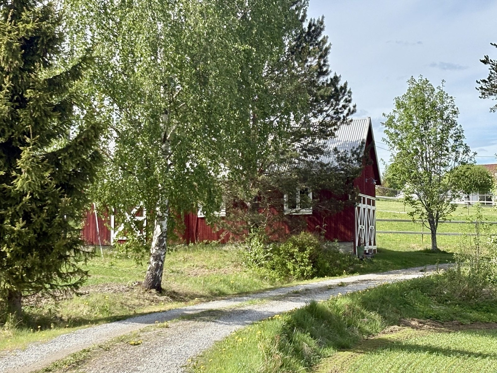 Dobbelgarasje ved innkjøringen. Galleribilde