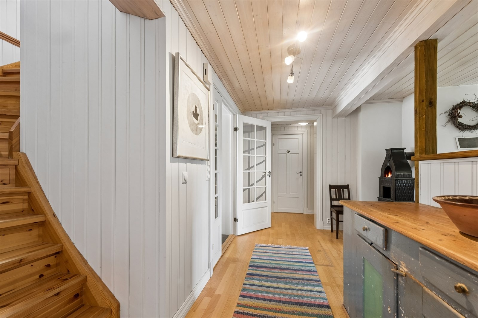 Entré med trapp opp til 2. etasje. Galleribilde