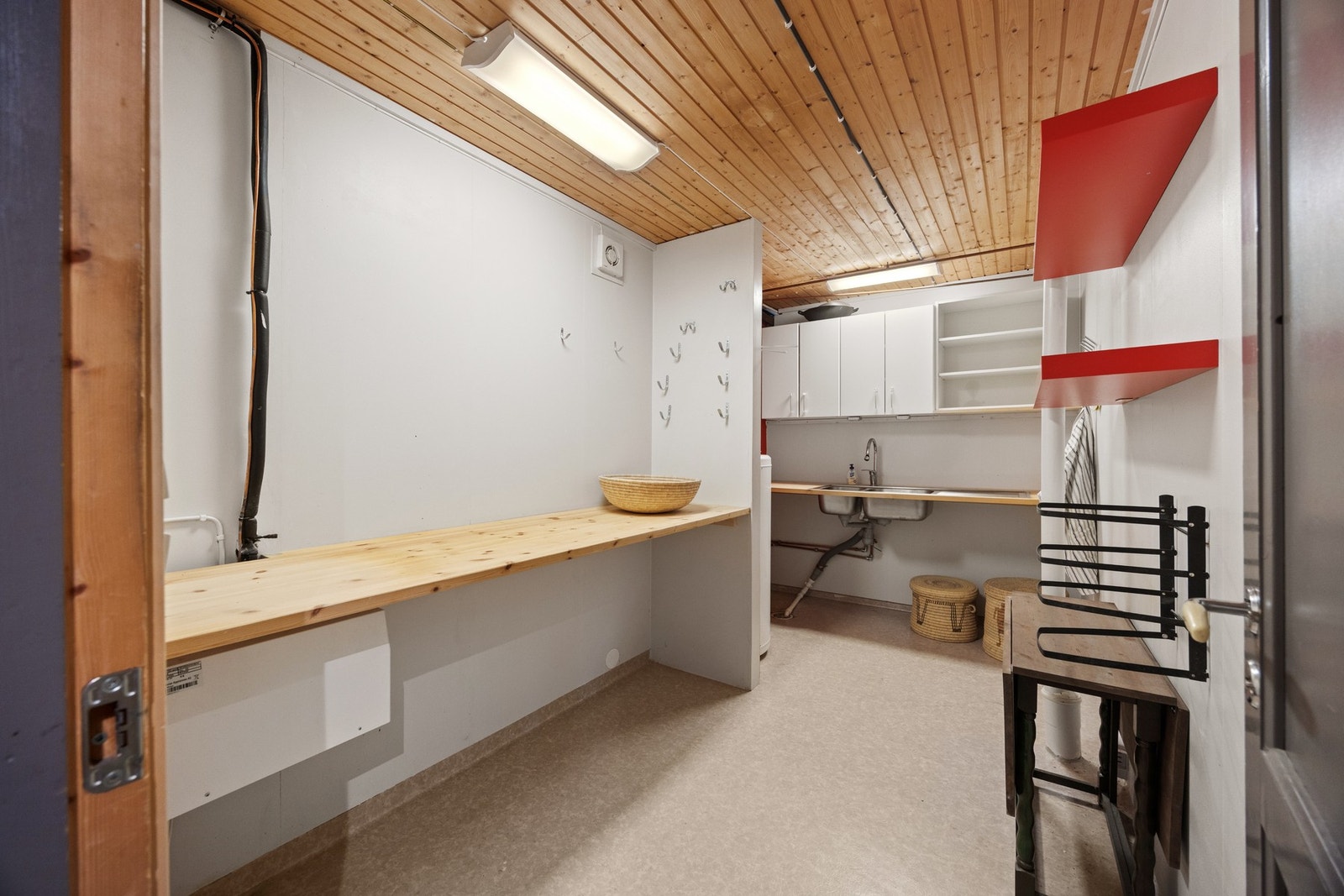 Det er to boder med oppbevaringsplass i kjeller. Galleribilde