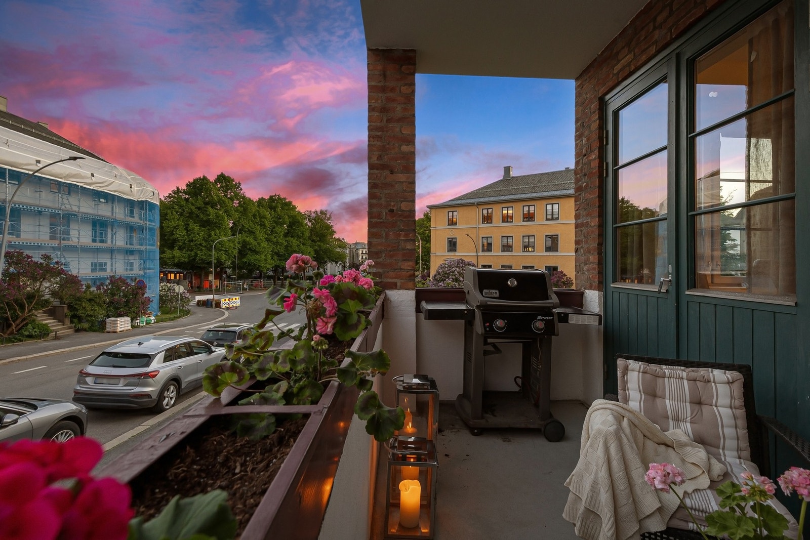 Særdeles ettertraktet og populær beliggenhet i attraktive Langaardløkken - Sydøstvendt veranda på ca. 6 m². Galleribilde