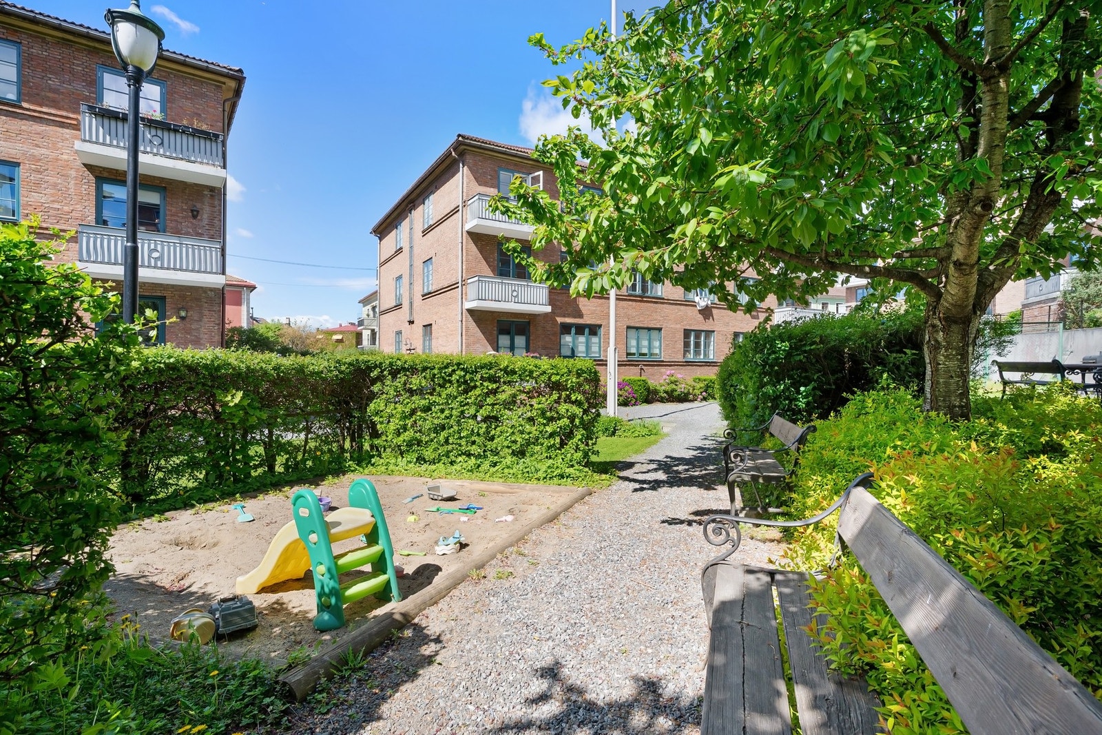 Meget veldrevet sameiet bestående av 82 boligseksjoner og 2 næringsseksjoner. Galleribilde
