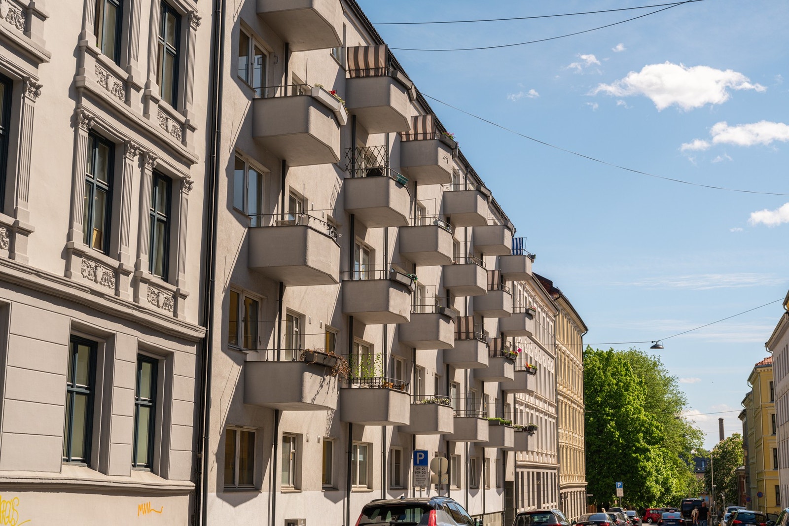 Fasade mot gate. Leiligheten ligger i 4. etasje Galleribilde