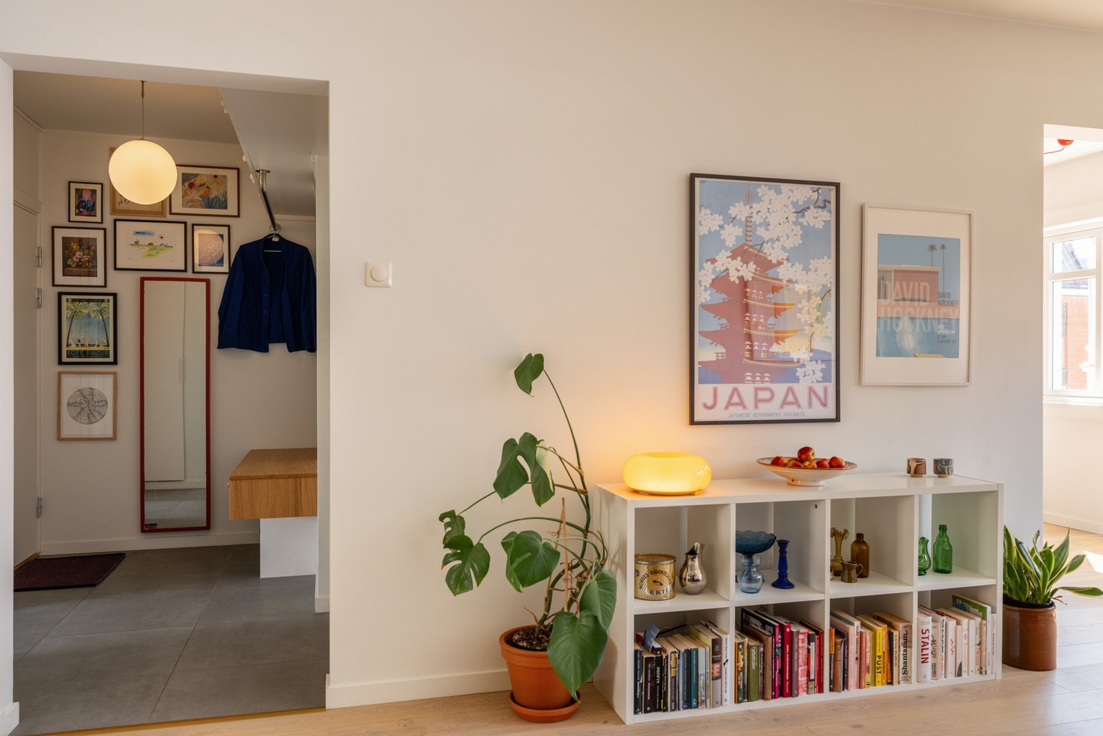 Stue mot mellomgang/entré Galleribilde