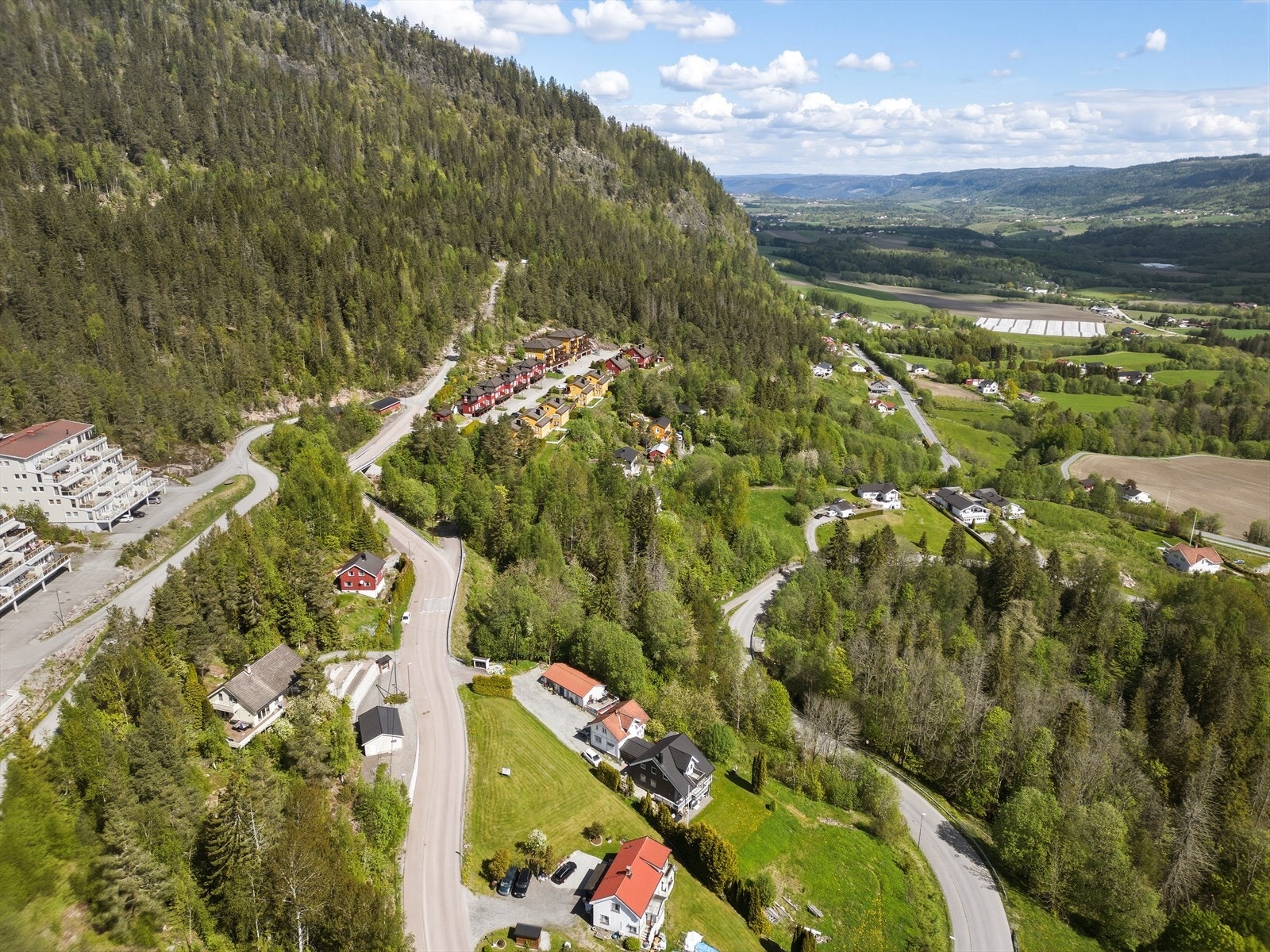 Et rolig og naturskjønt boligområde like ved oppkjøringen til Eiksetra med utallige turmuligheter. Galleribilde