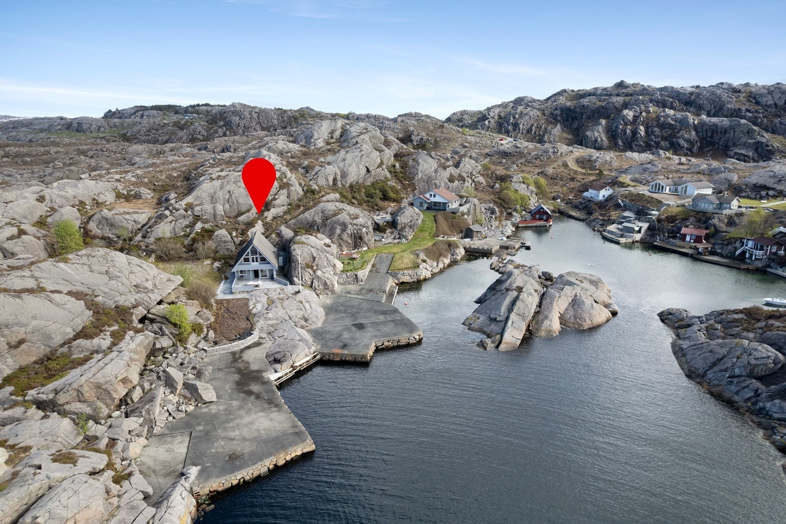 Et overblikk som viser den unike plasseringen i viken. Galleribilde