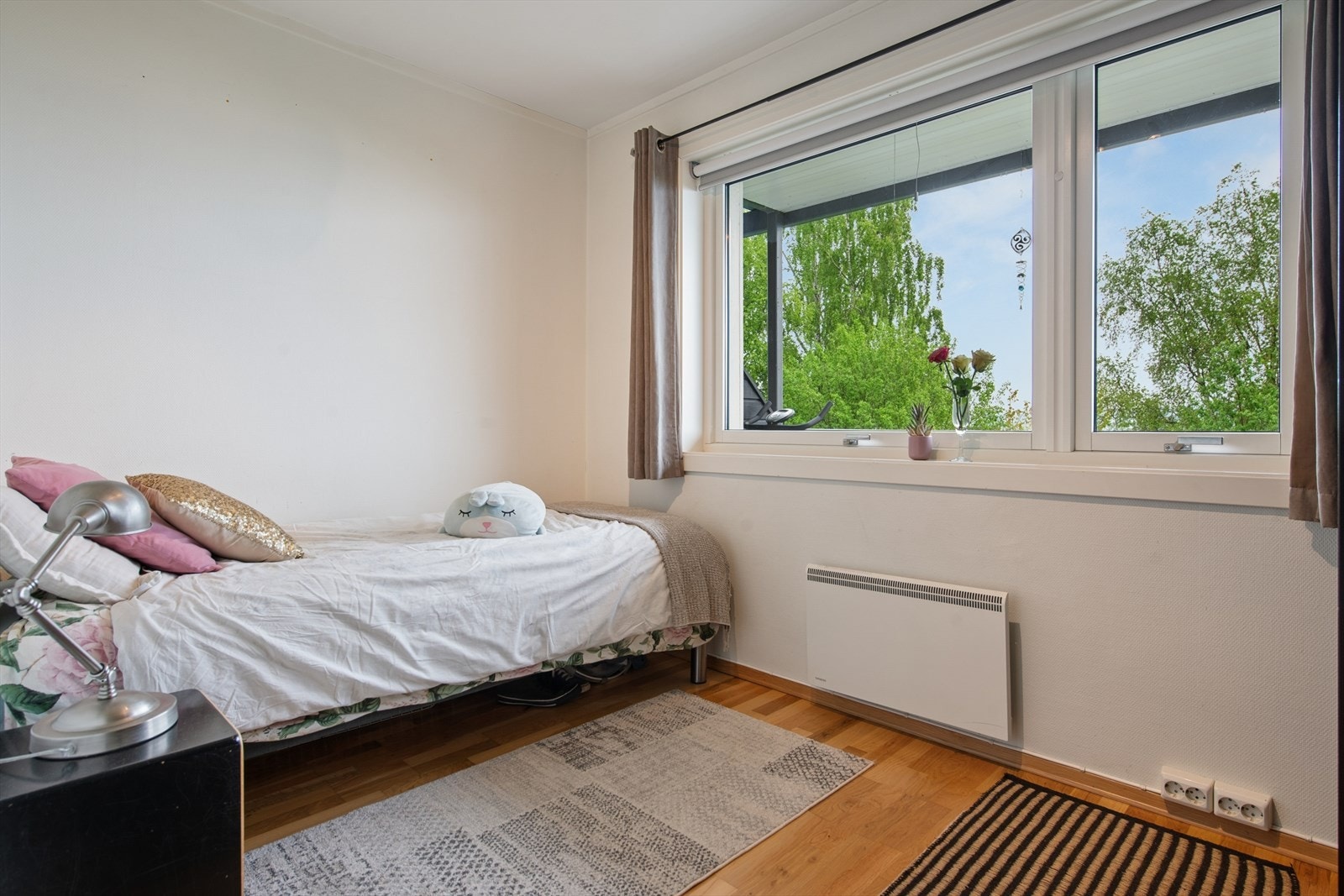 Det andre soverommet egner seg godt som barnerom, gjesterom eller kontor. Galleribilde