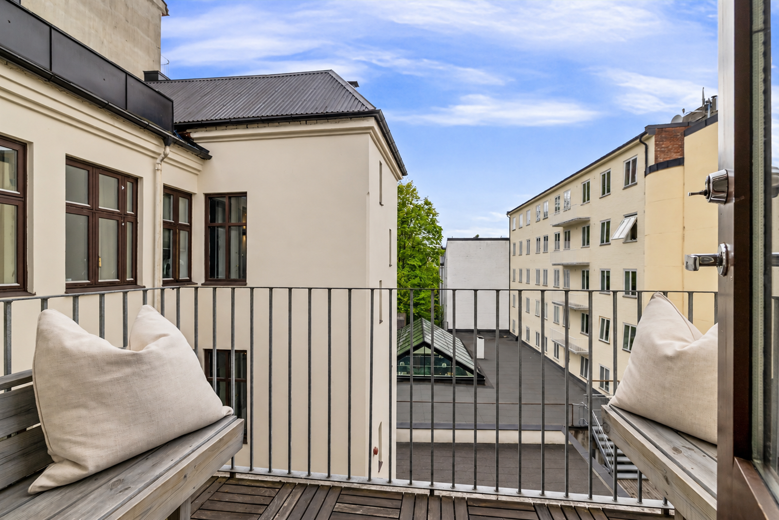 Sydvestvendt balkong på 4 kvm vendt mot indre gårdsrom Galleribilde
