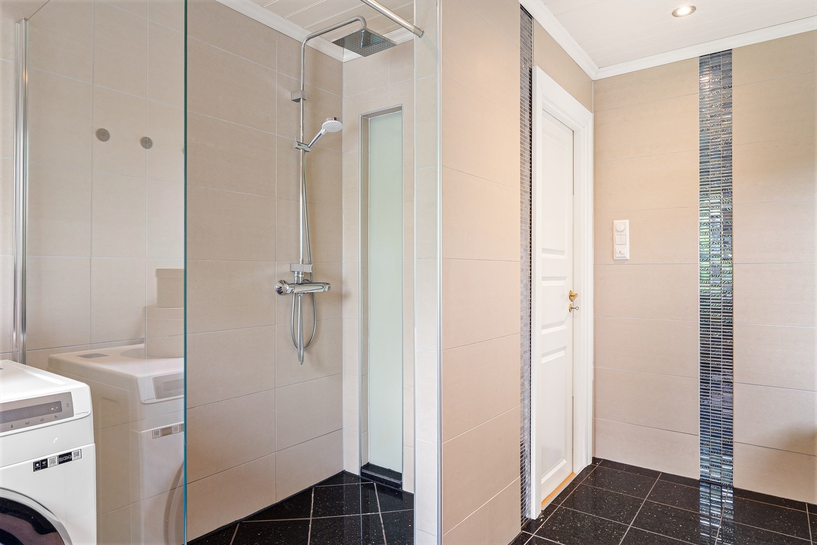 - Badet måler 8,7 m² - Galleribilde