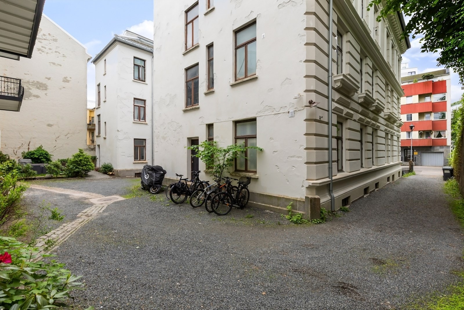En fin oase midt i smørøyet av Frogner. Familievennlig beliggenhet innerst i skjermet blindvei. Galleribilde