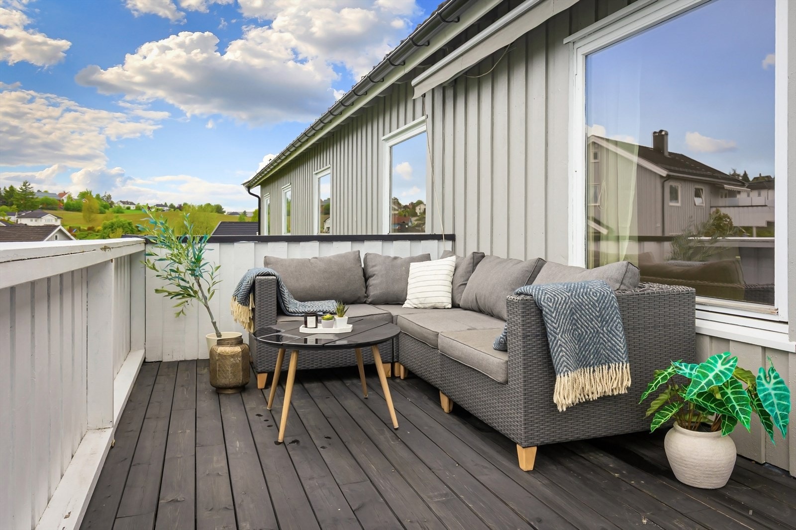Nyere terrassebord fra 2020. Galleribilde